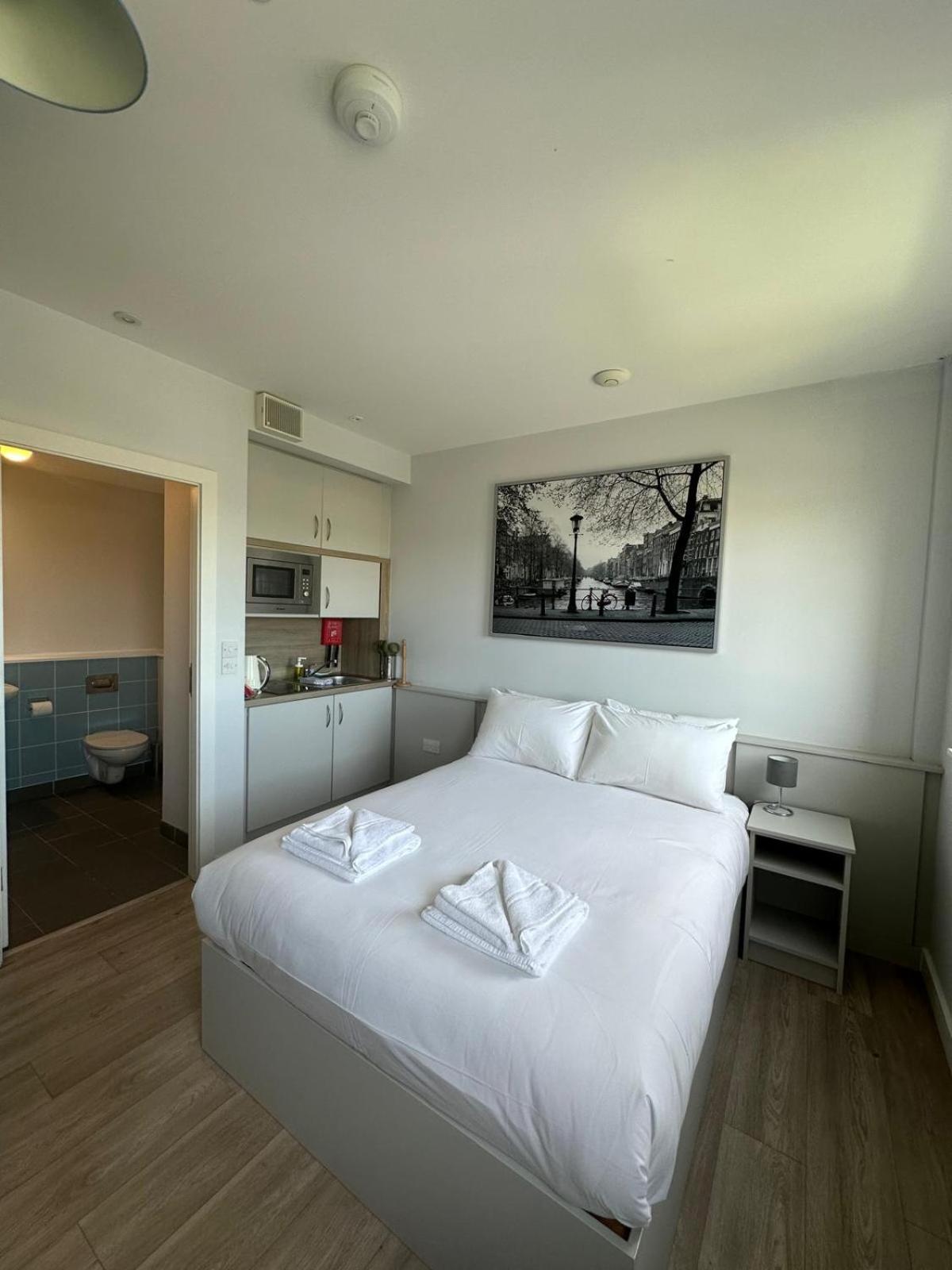 Deluxe Double with Open Kitchen - Photo 2