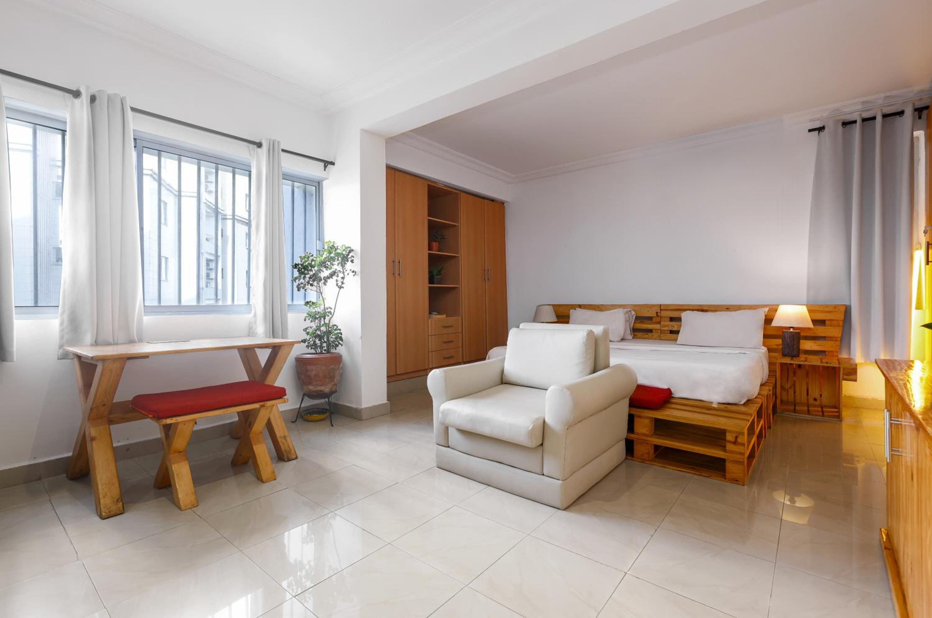 Deluxe King Suite photo 1