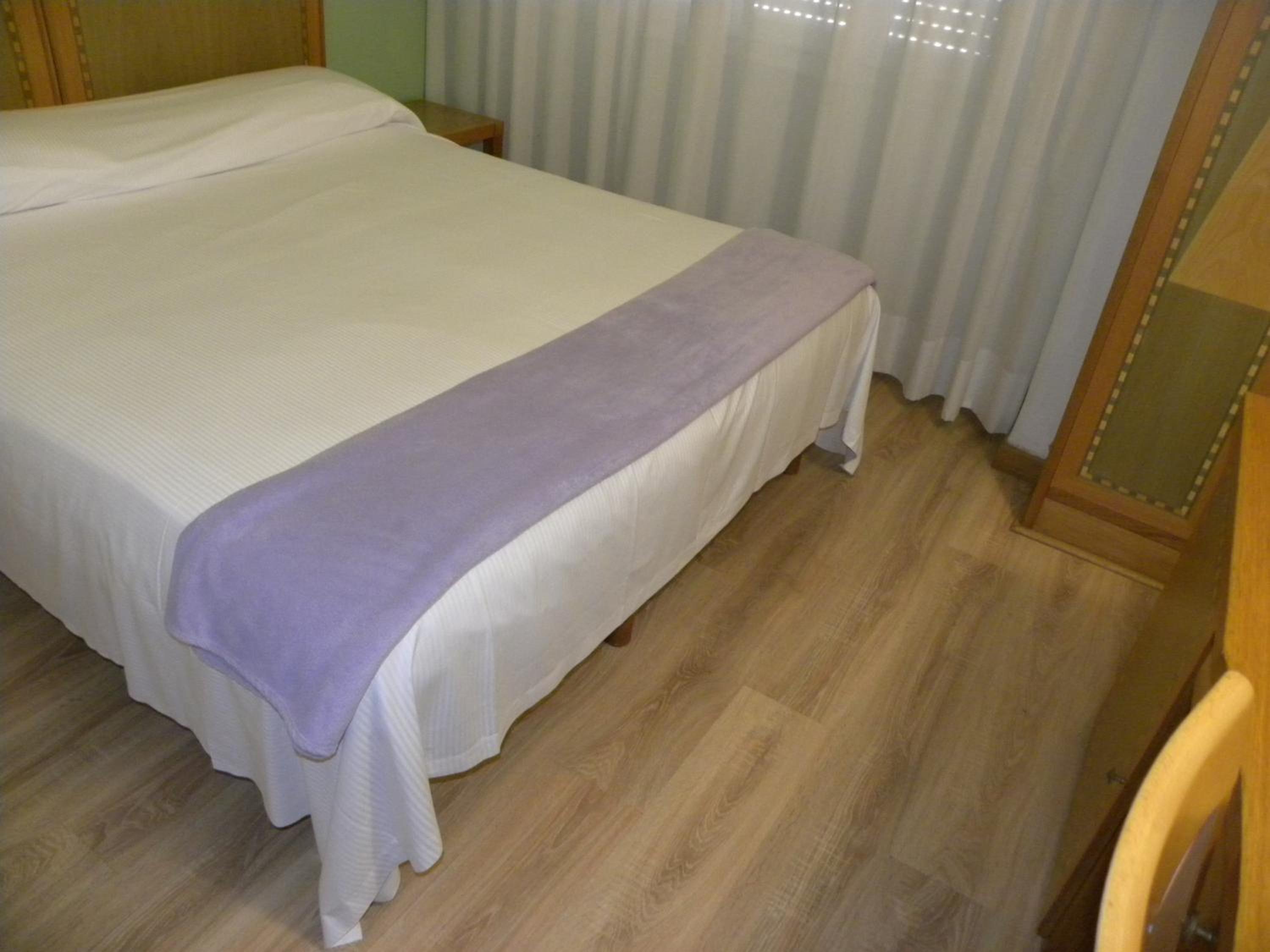 Double or Twin Room - Photo 4