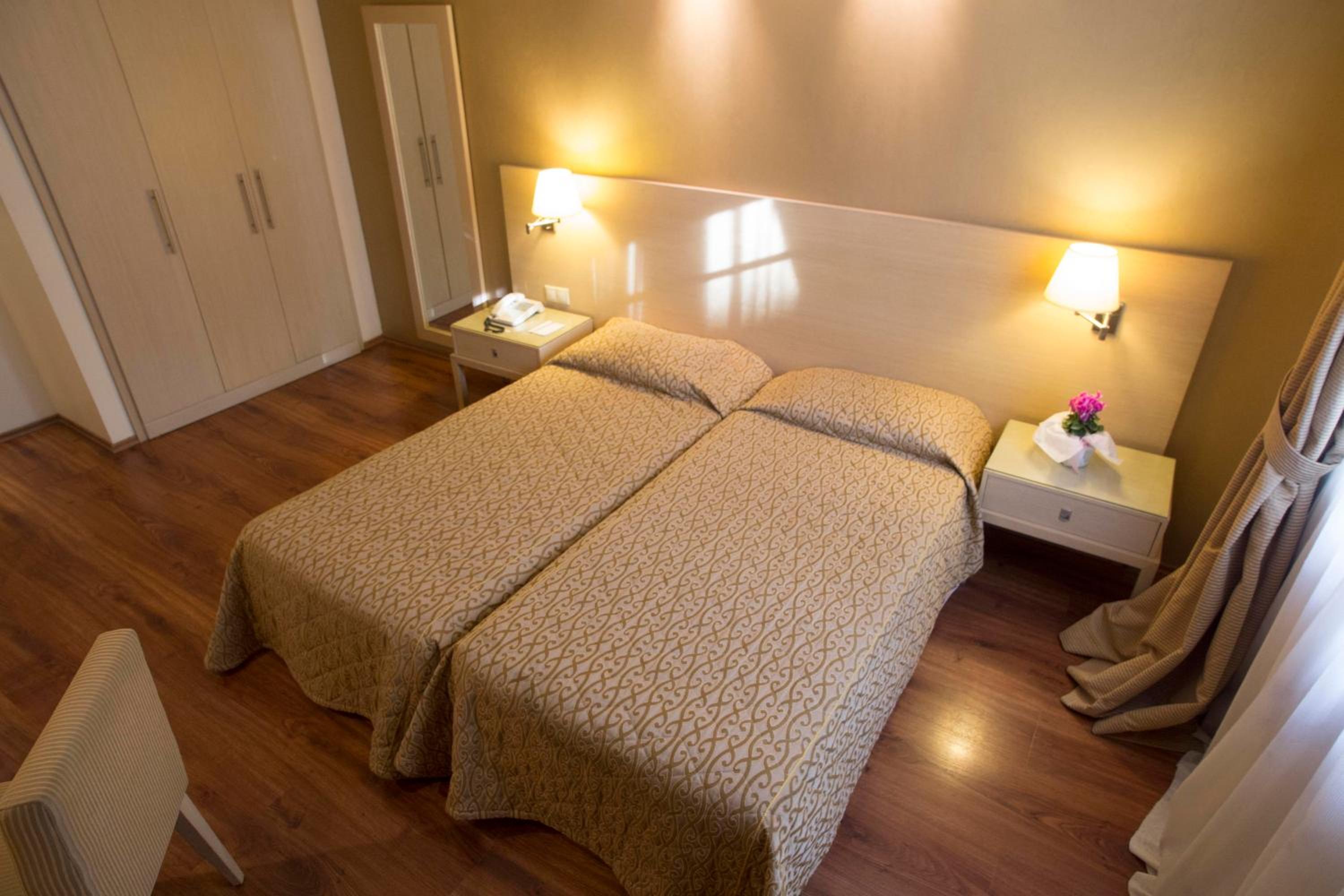 Double Room - Photo 6
