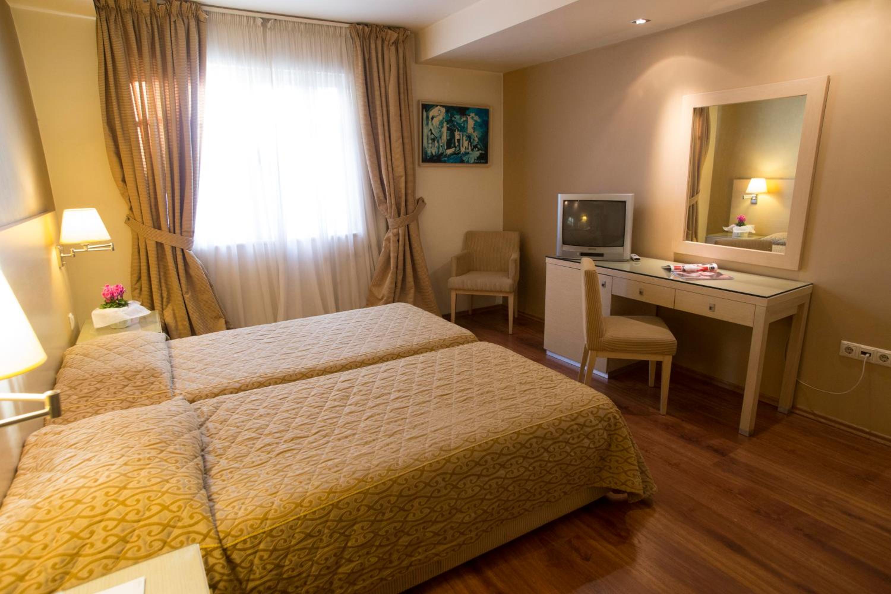 Double Room - Photo 7