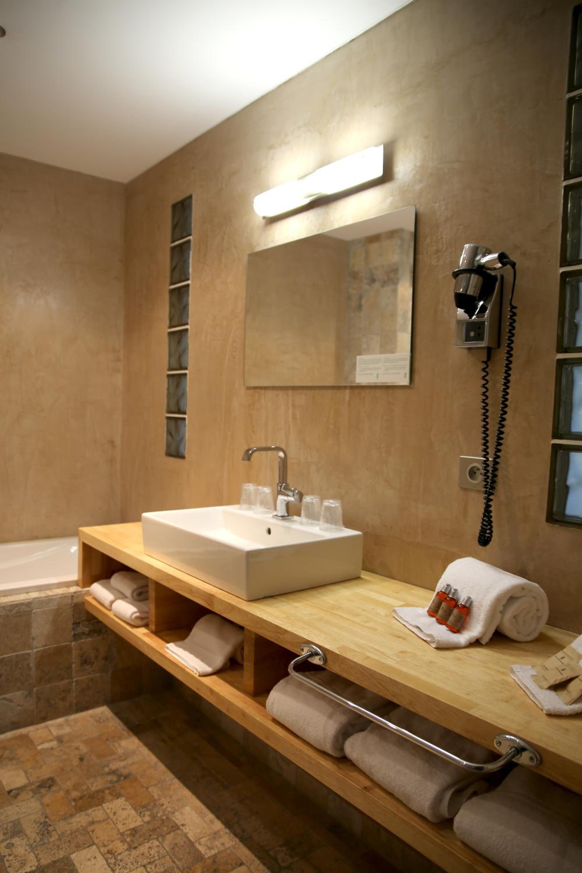 Single Room with Countryside View photo 2