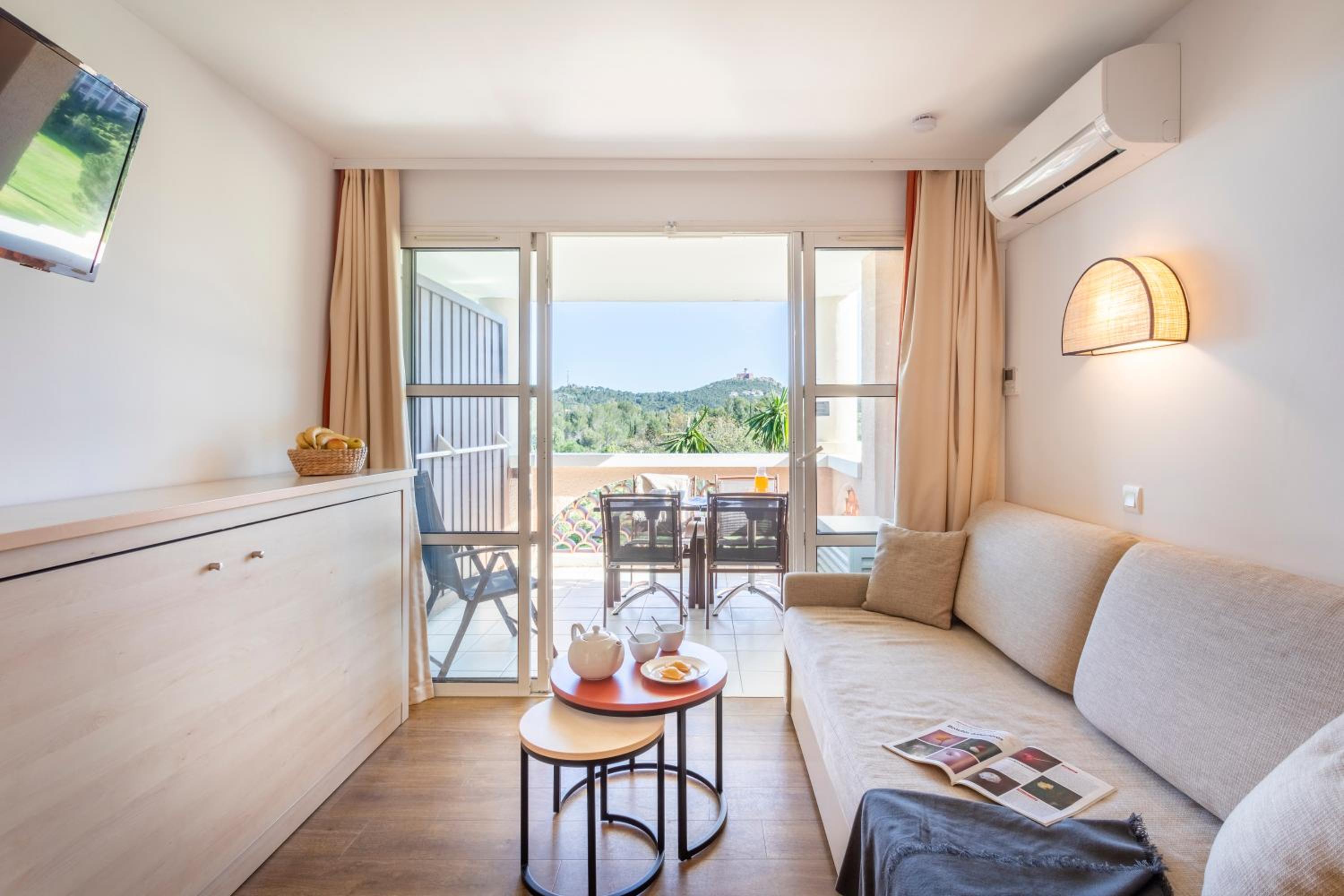 One-Bedroom Apartment with Air Conditioning and Terrace (5 People) - Photo 1