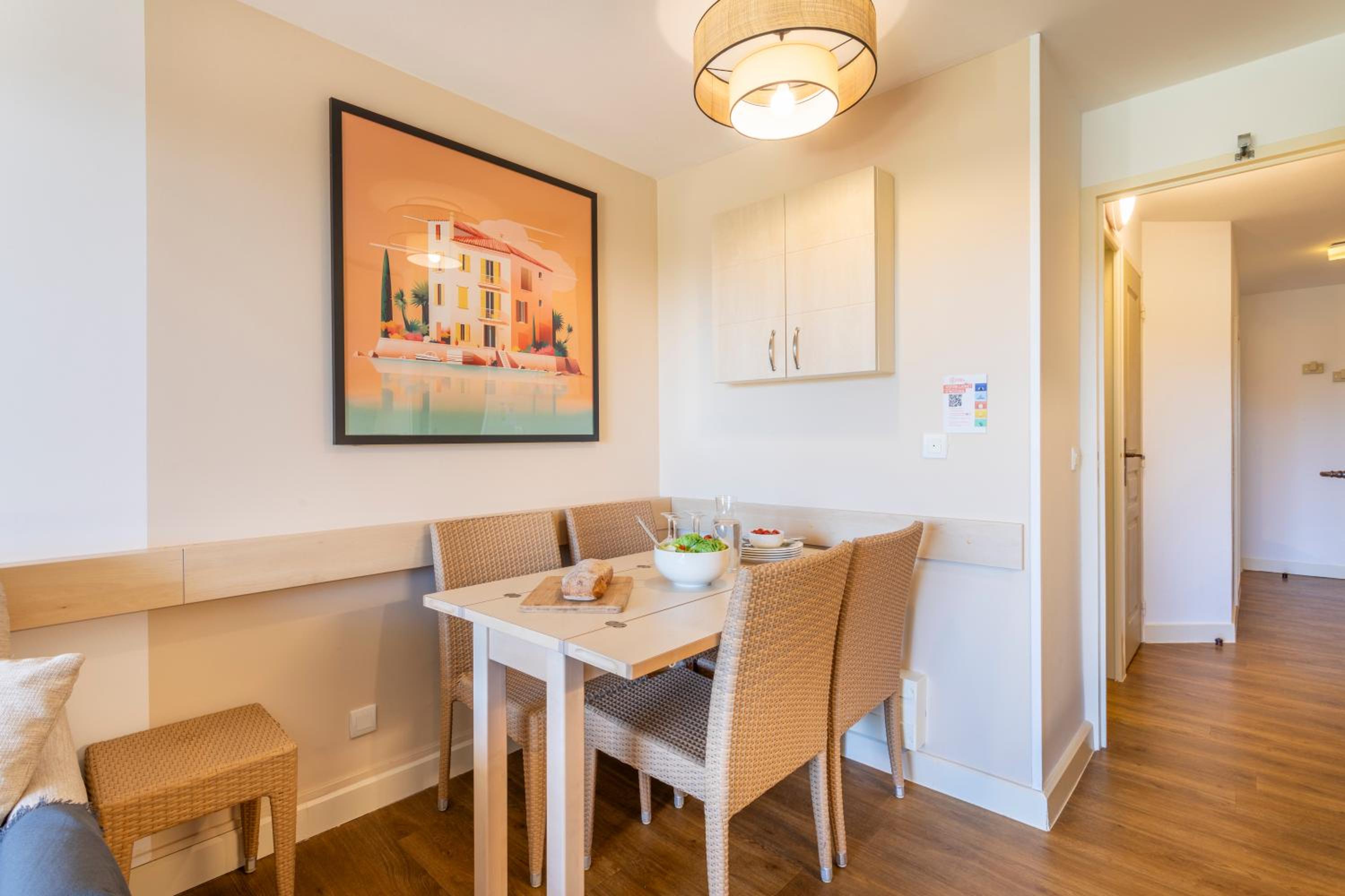 One-Bedroom Apartment with Air Conditioning and Terrace (5 People) - Photo 7
