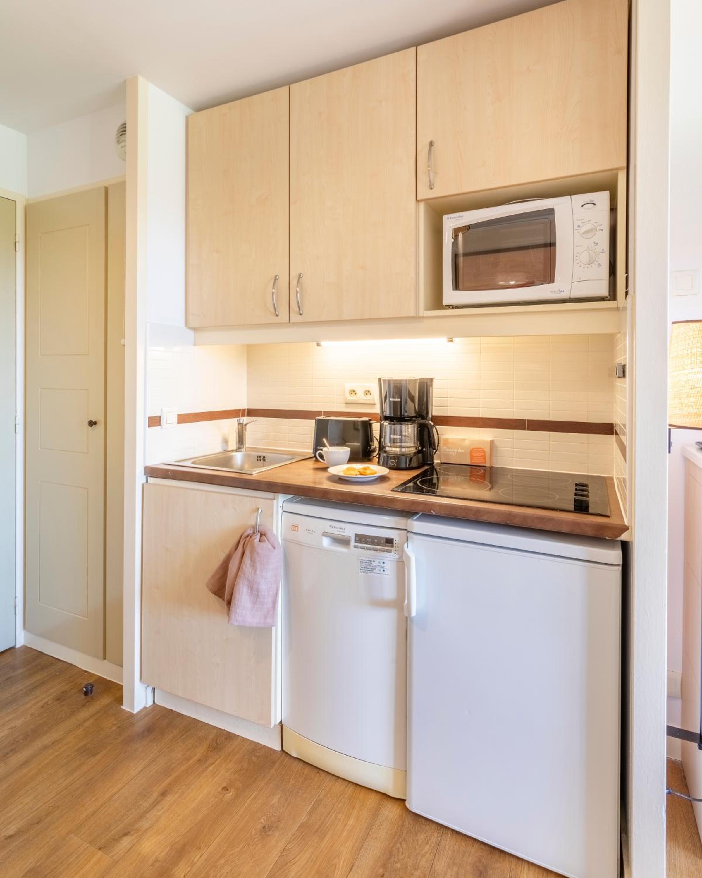 One-Bedroom Apartment with Air Conditioning and Terrace (5 People) - Photo 8