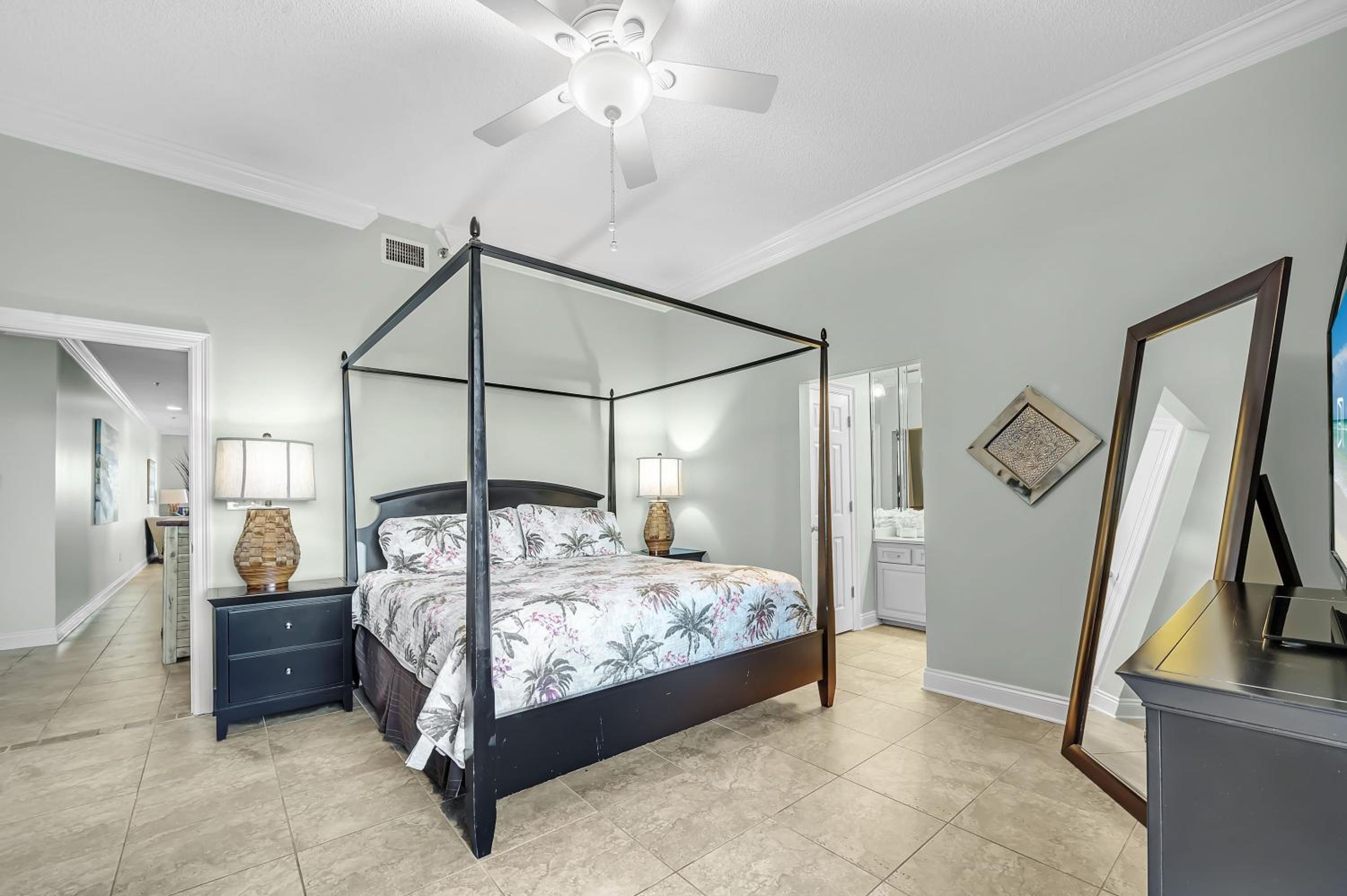 Three-Bedroom Apartment photo 2
