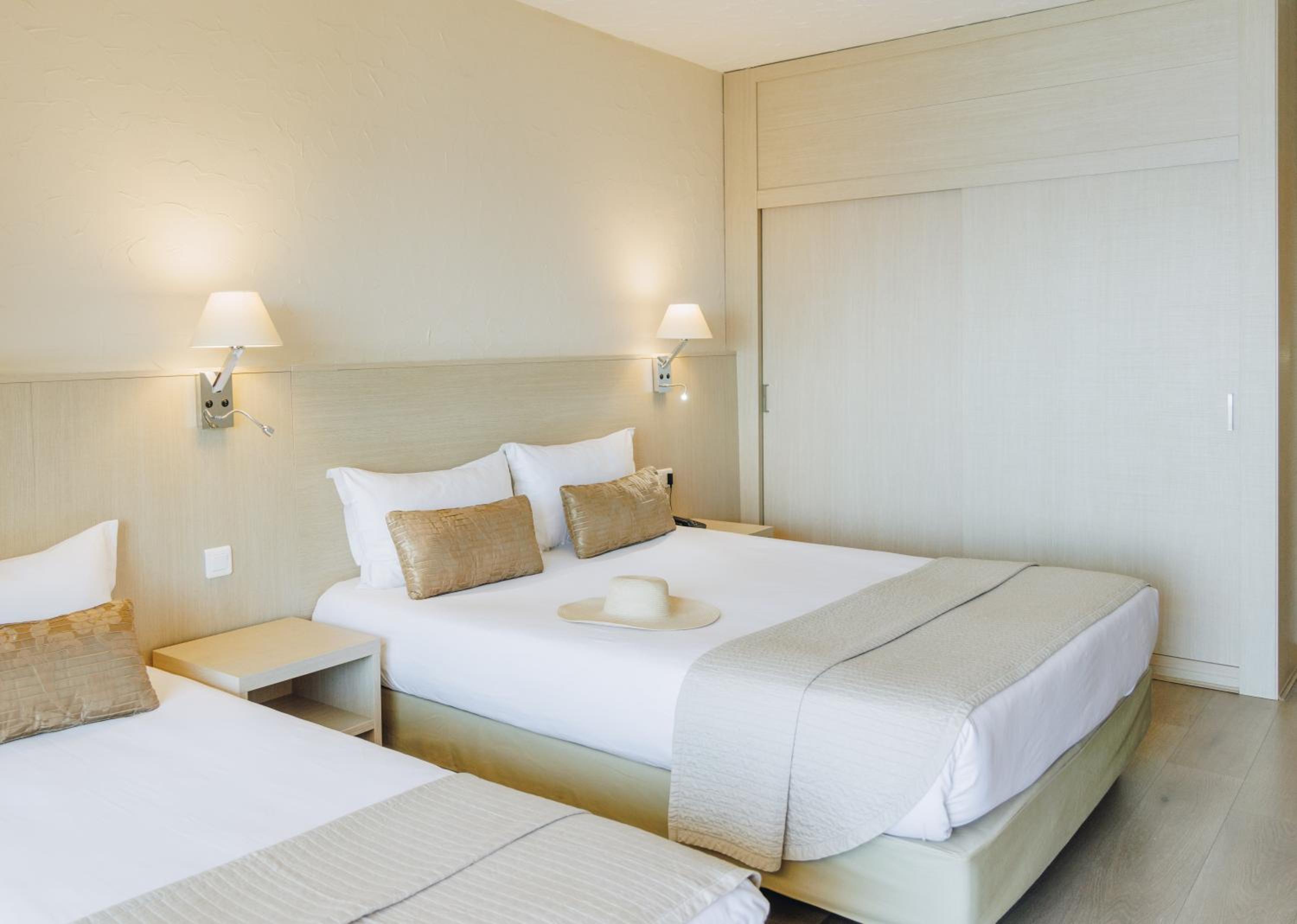 Standard Triple Room with Sea View - Photo 1