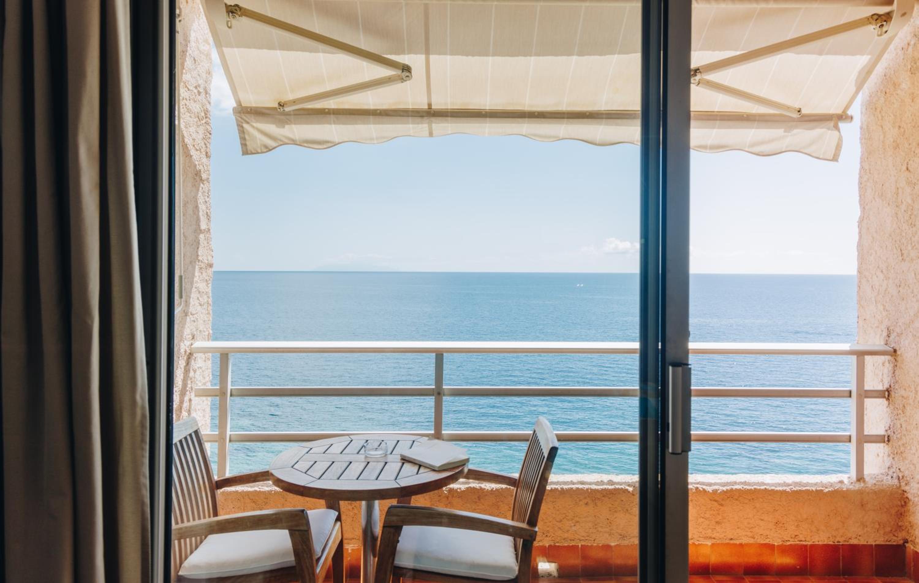 Superior Double Room with Sea View - Photo 4