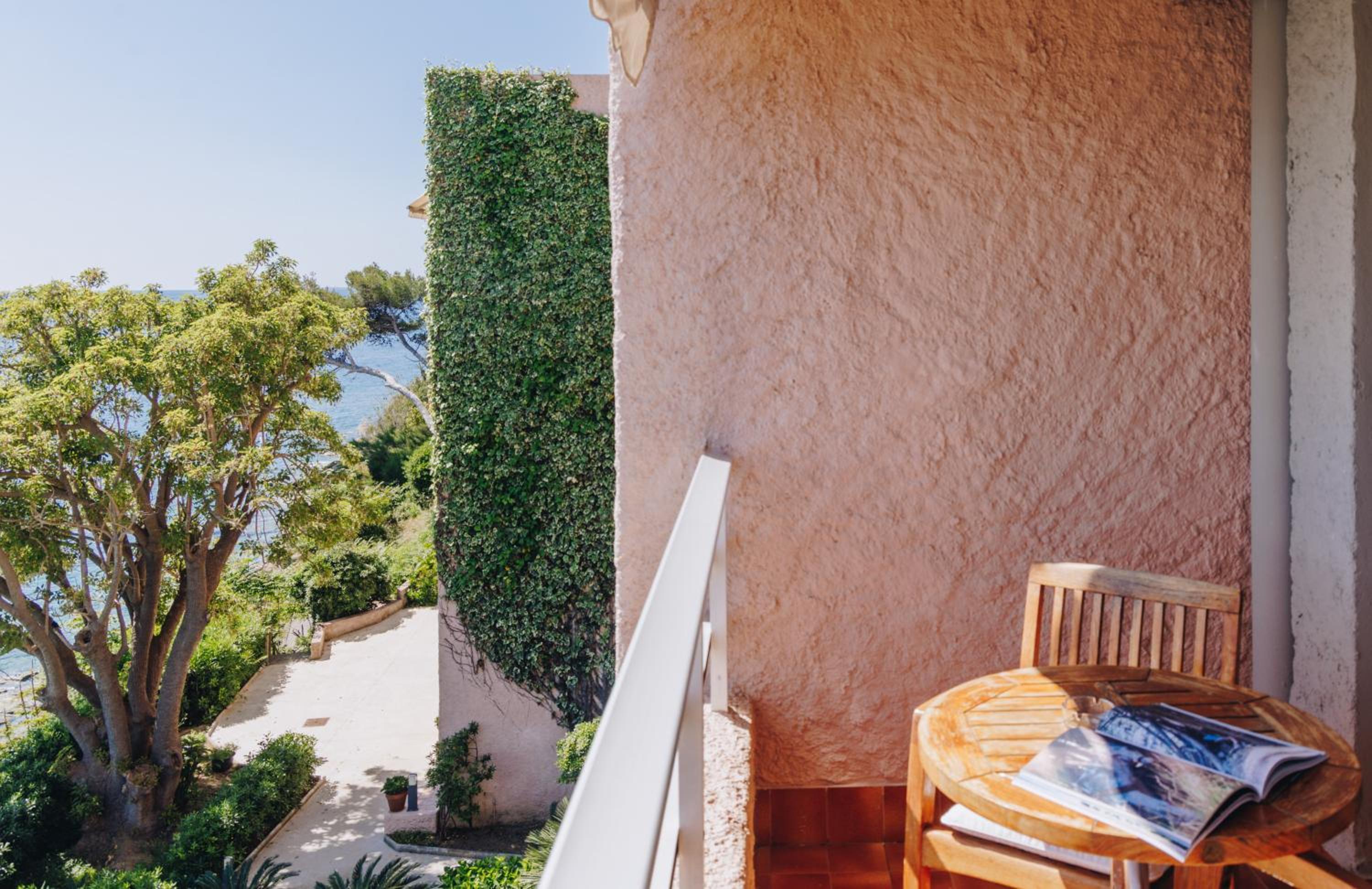 Superior Double Room with Sea View - Photo 5