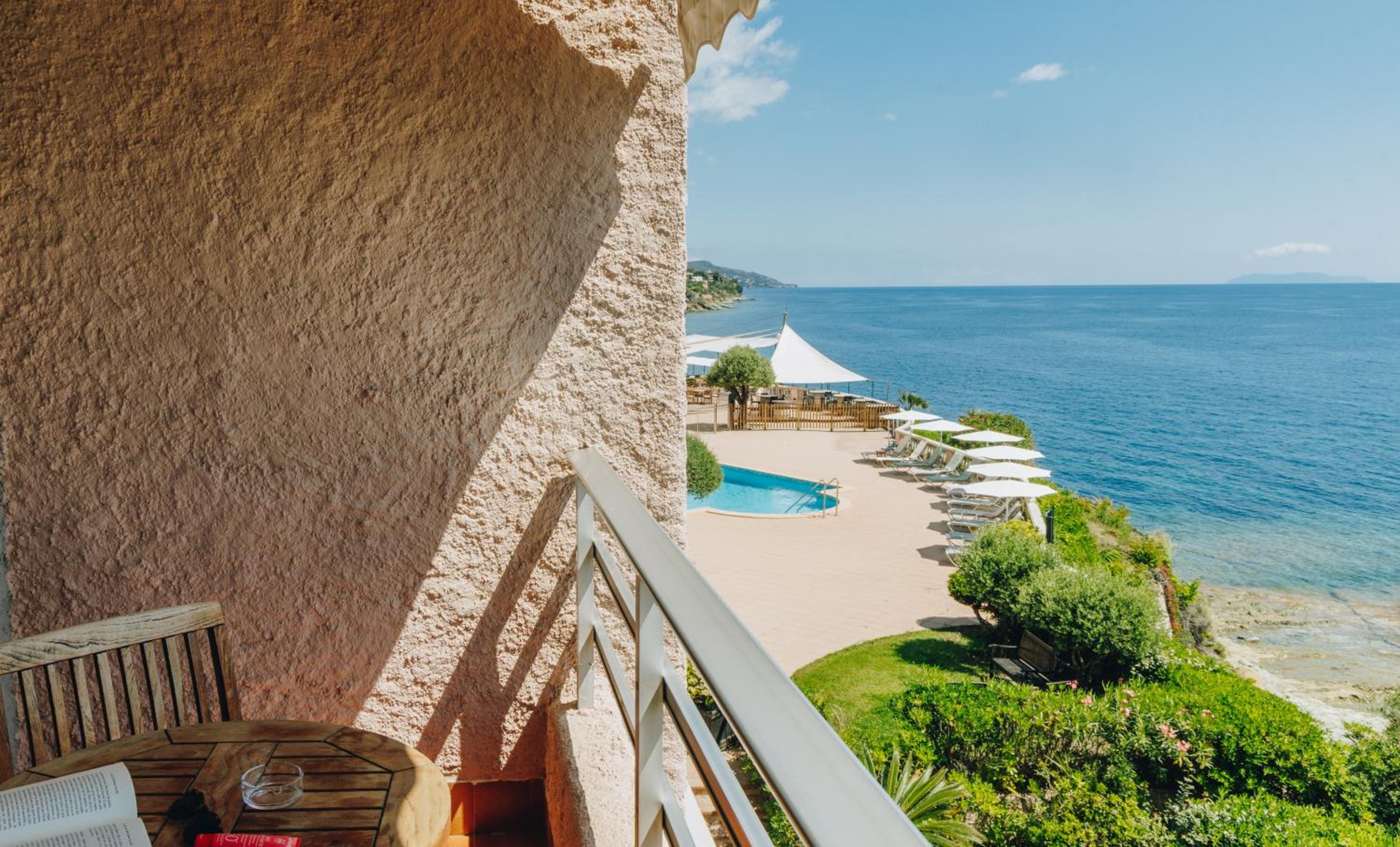 Superior Double Room with Sea View - Photo 11