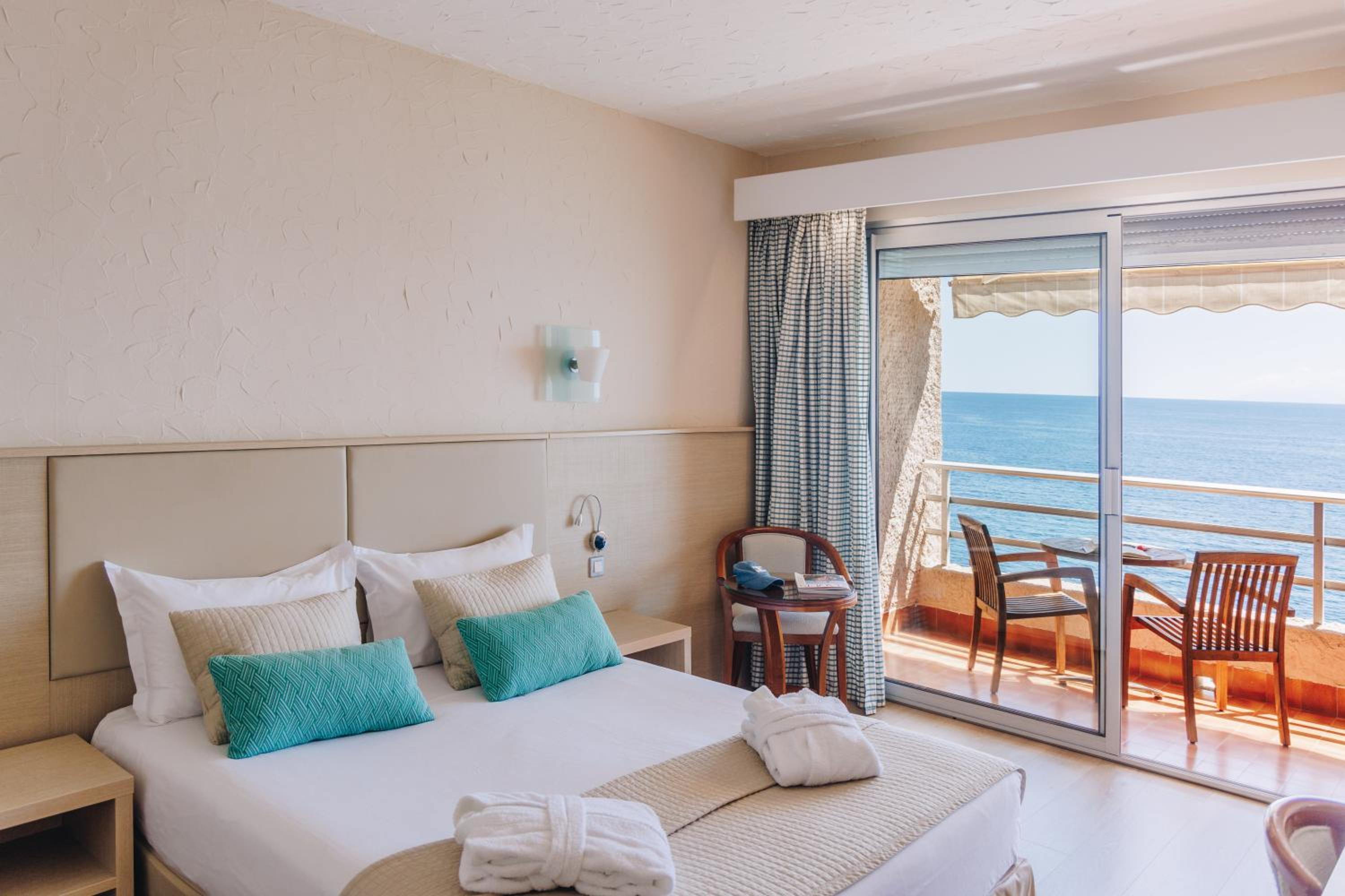 Superior Double Room with Sea View - Photo 2