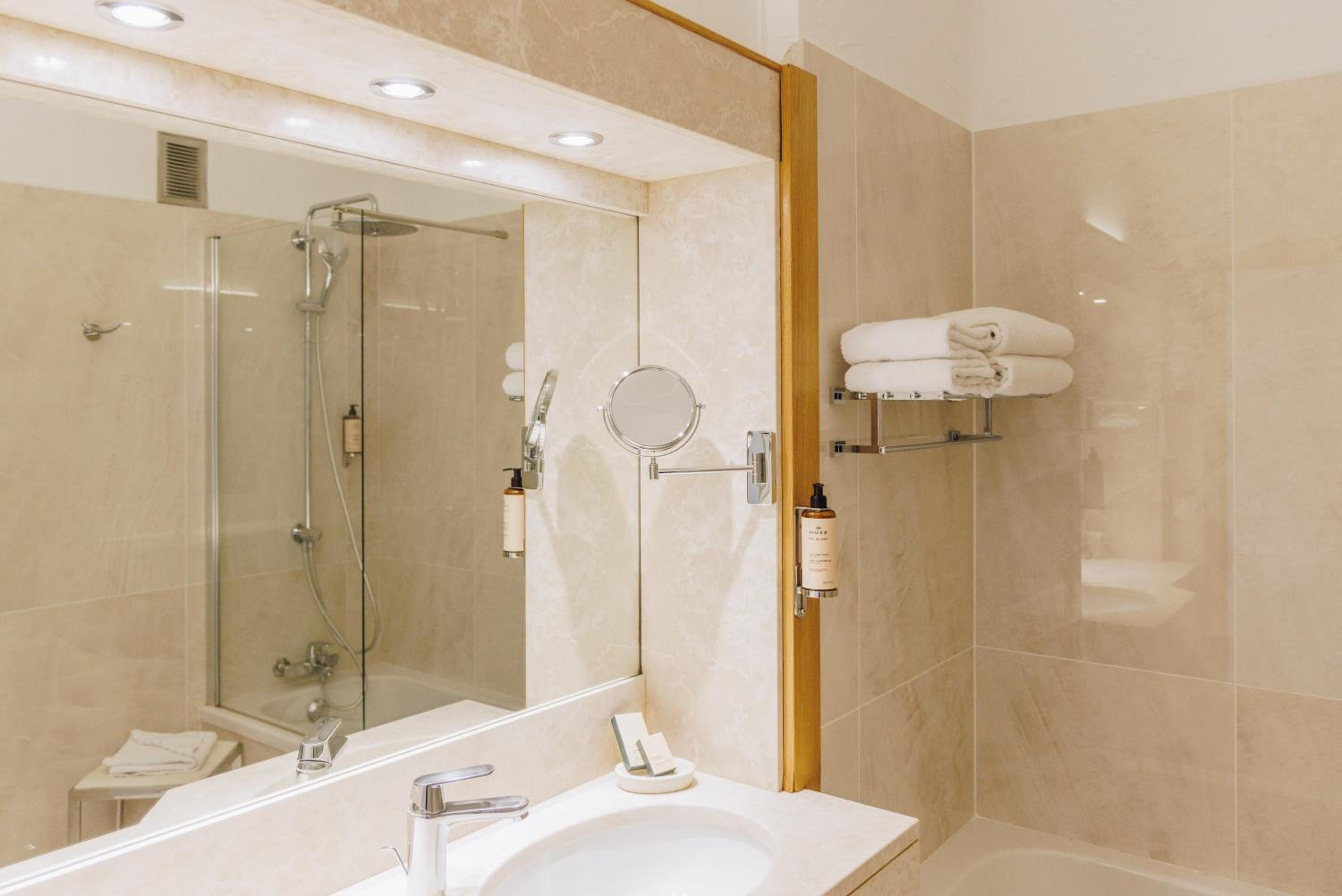Superior Double Room with Sea View - Photo 3