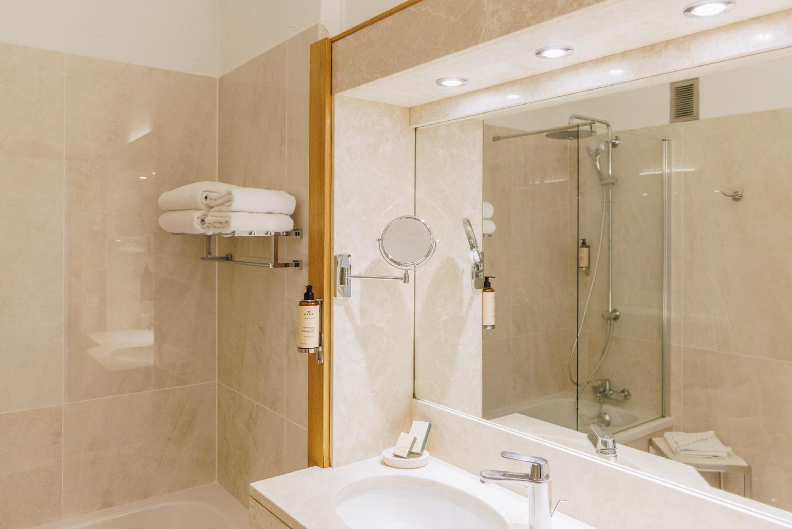 Superior Double Room with Sea View - Photo 9