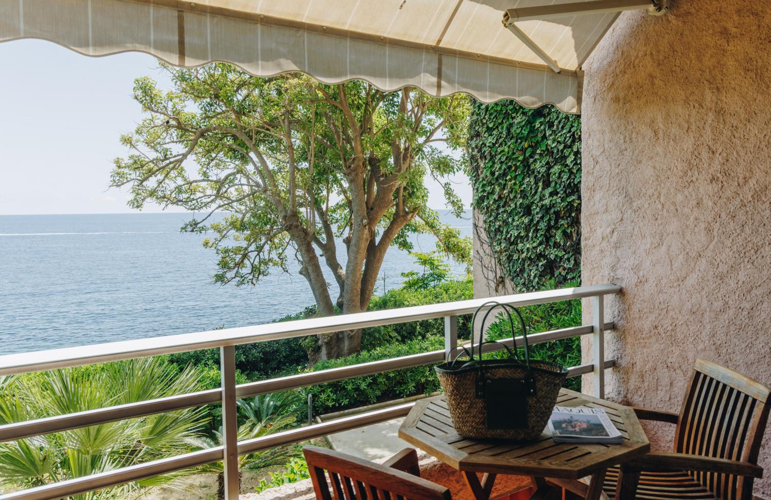 Standard Triple Room with Sea View - Photo 3