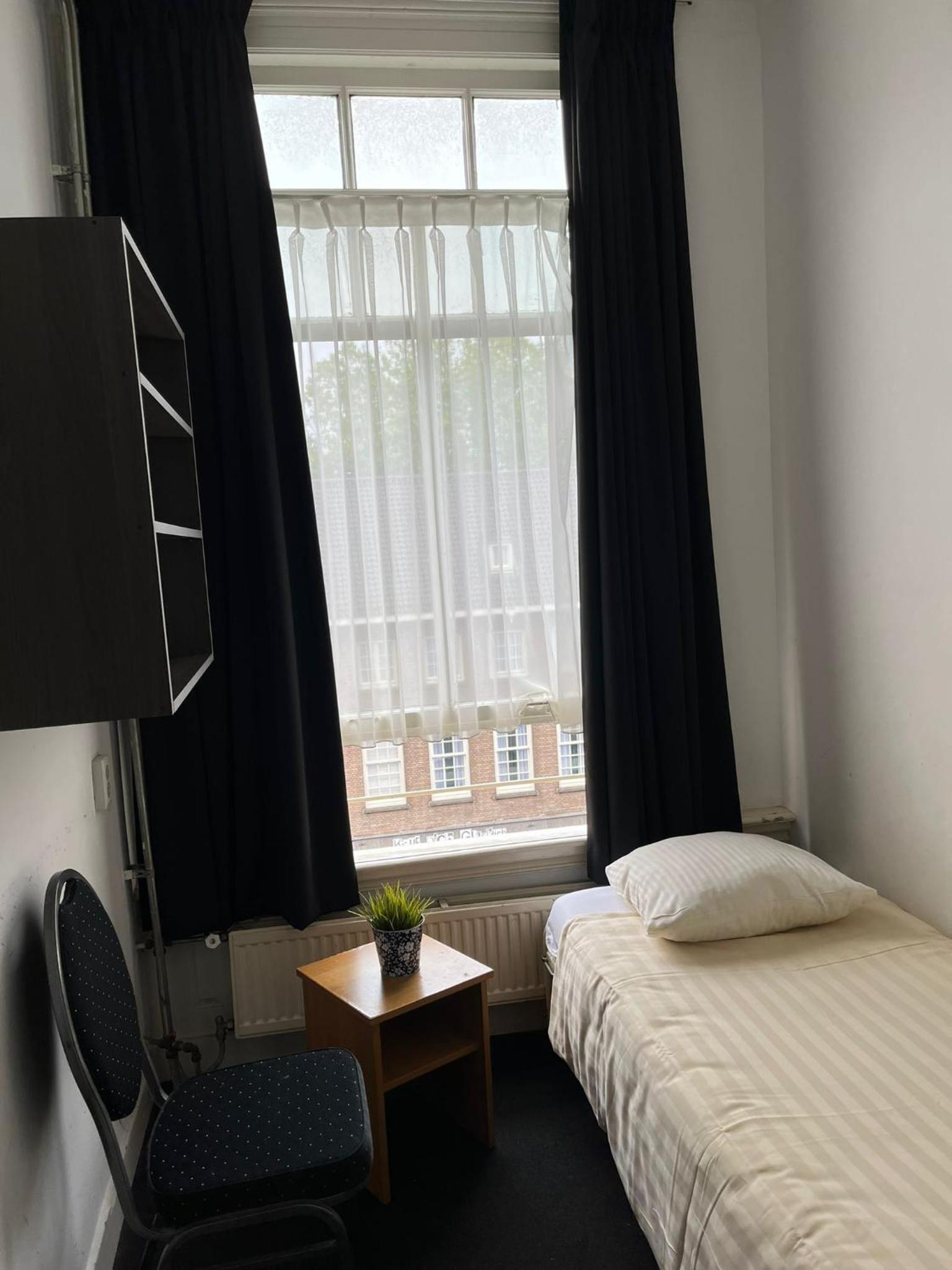 Single Room with Shared Bathroom photo 2