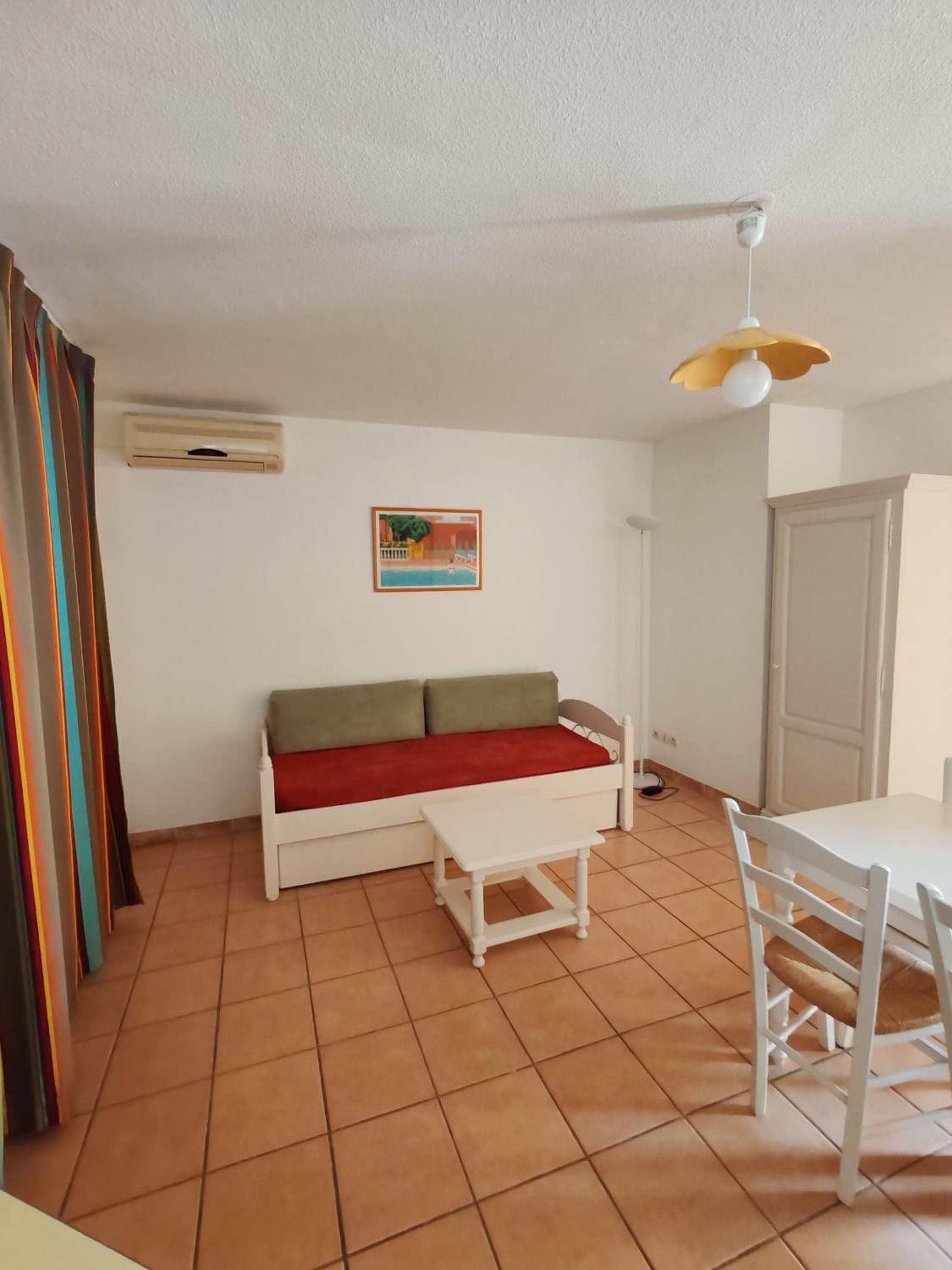 One-Bedroom Apartment - Photo 5