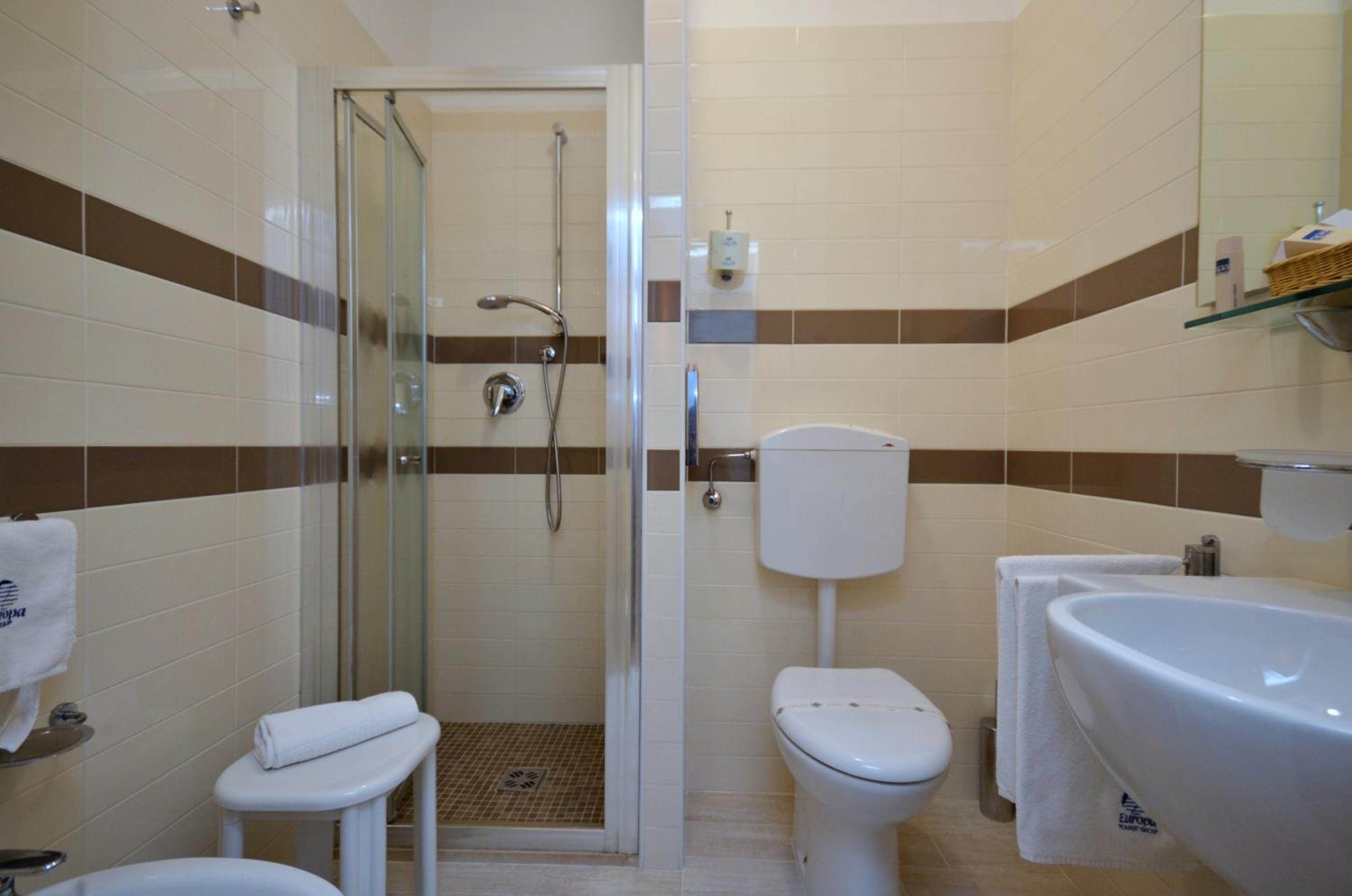 Standard Room with Balcony - Photo 9