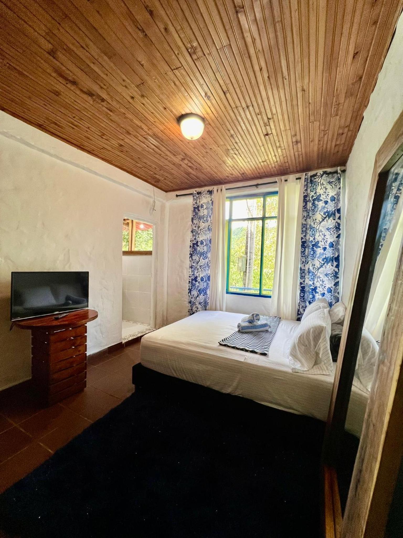 Double Room with Private Bathroom photo 1