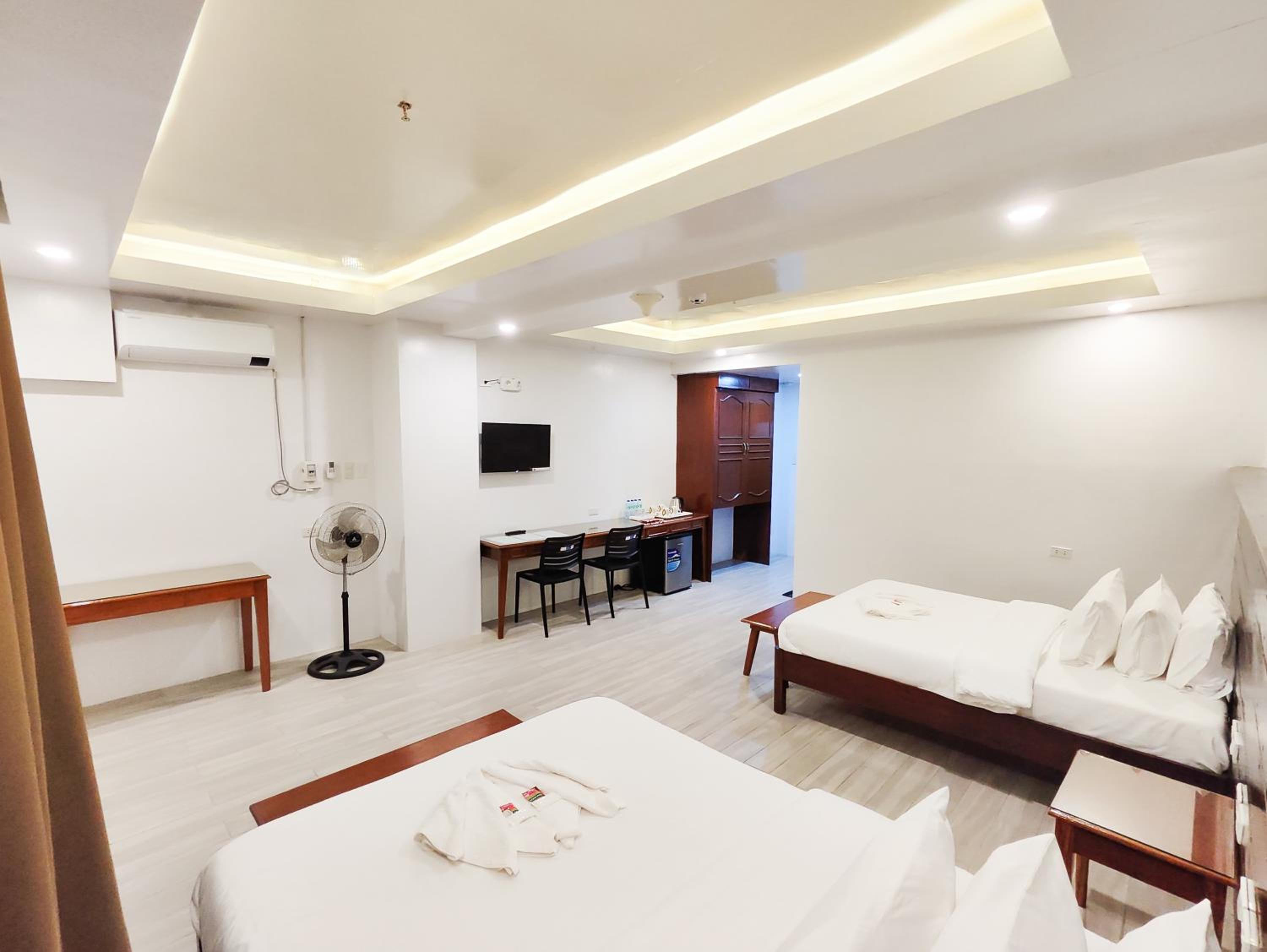 Superior Queen Room with Two Queen Beds photo 3