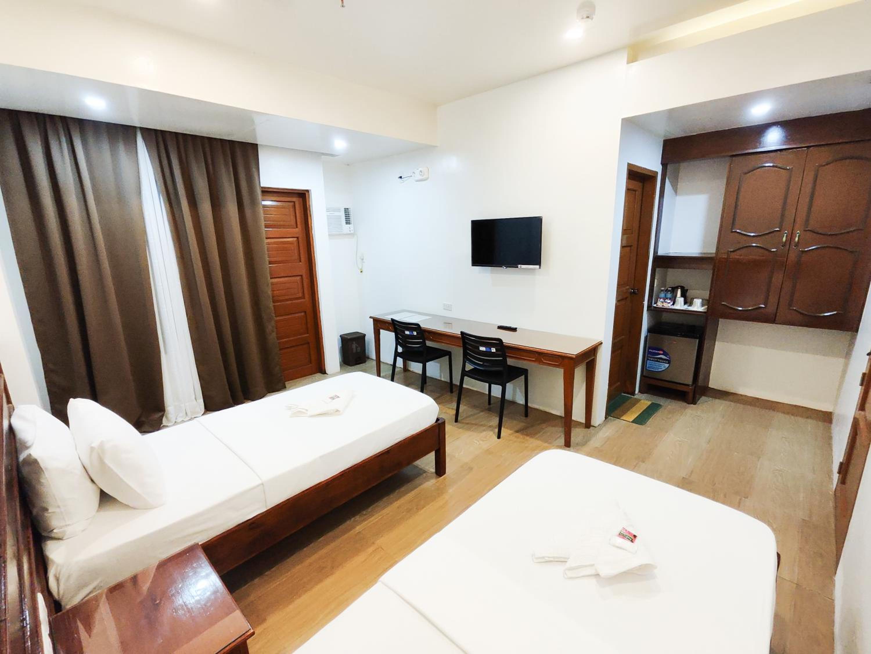 Twin Room with Balcony photo 3