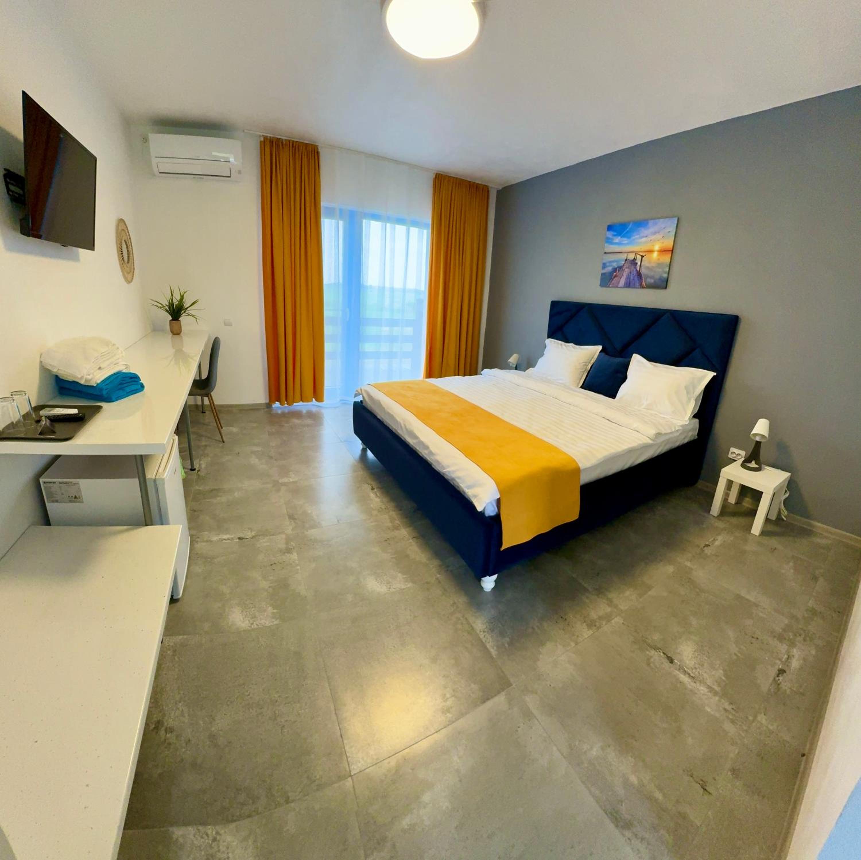 King Room with Lake View photo 2