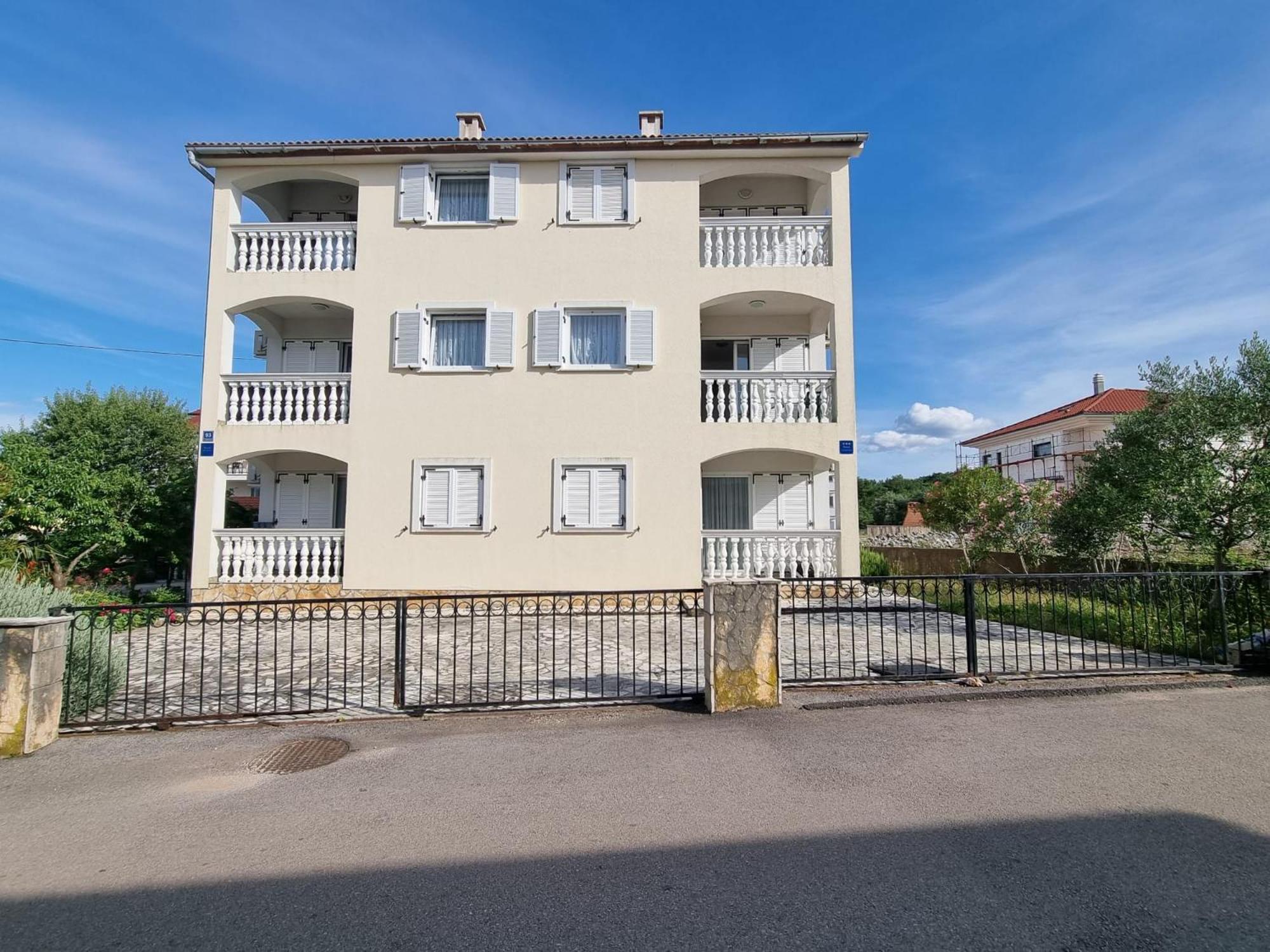 Two-Bedroom Apartment with Balcony and Sea View photo 2