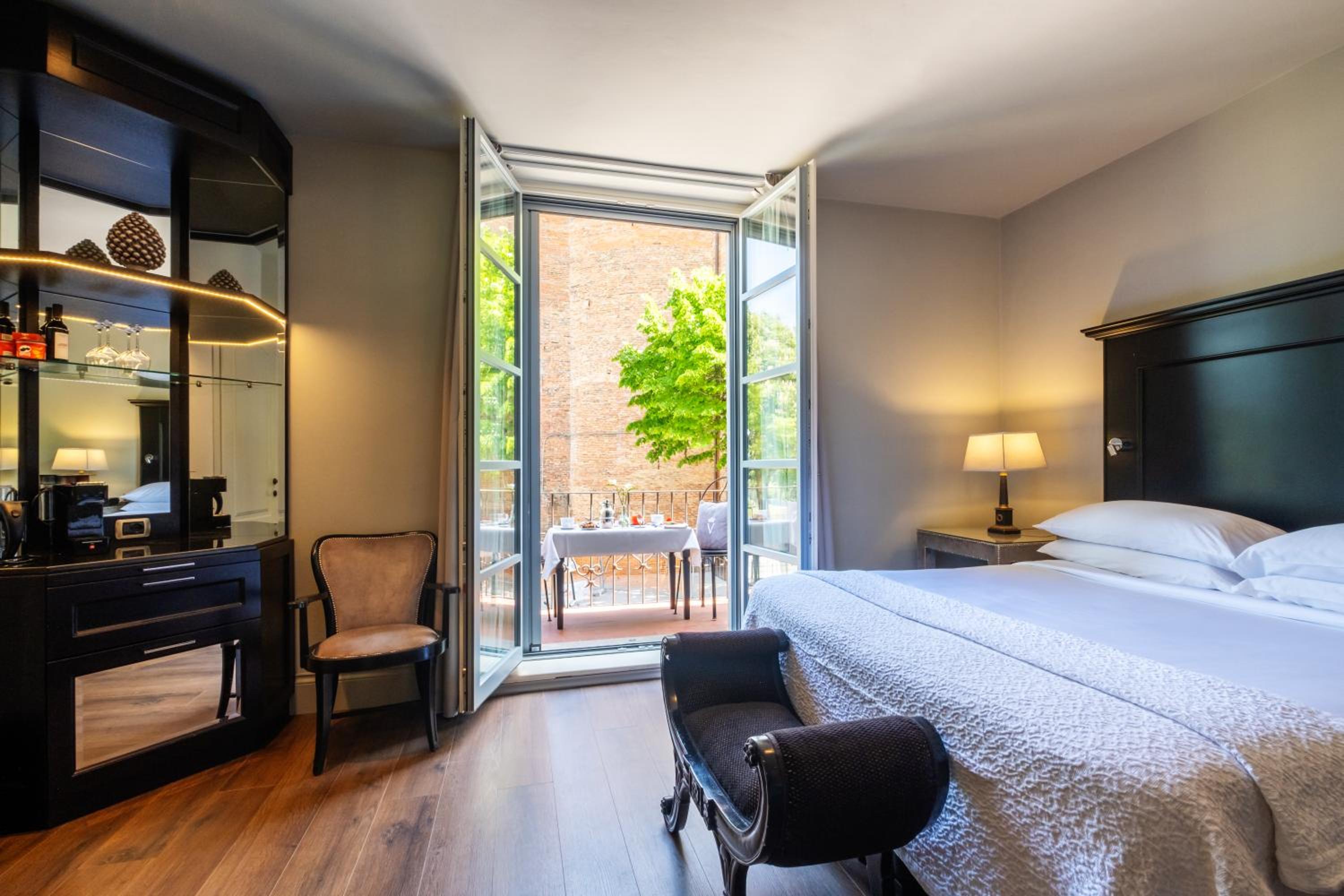 Deluxe Double Room with Balcony - Photo 1