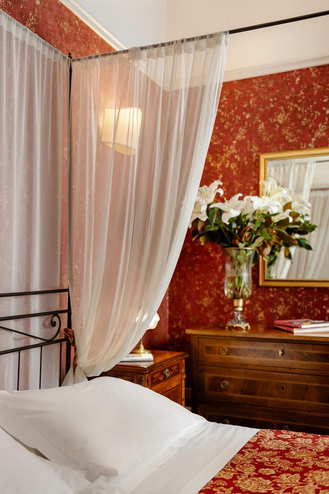 Triple Room thumbnail 5
