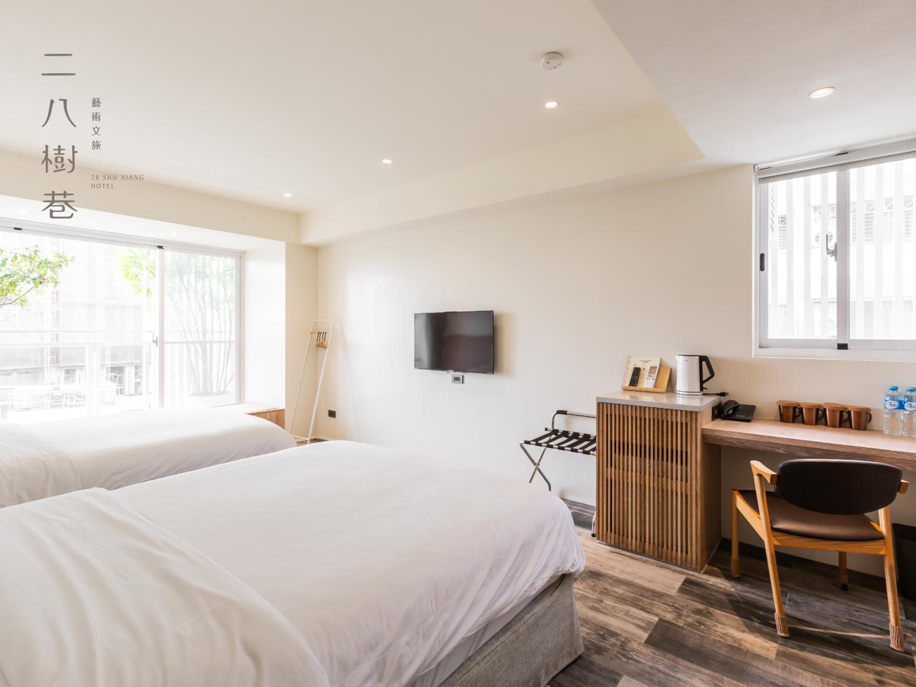 Quadruple Room with Bath - Photo 7