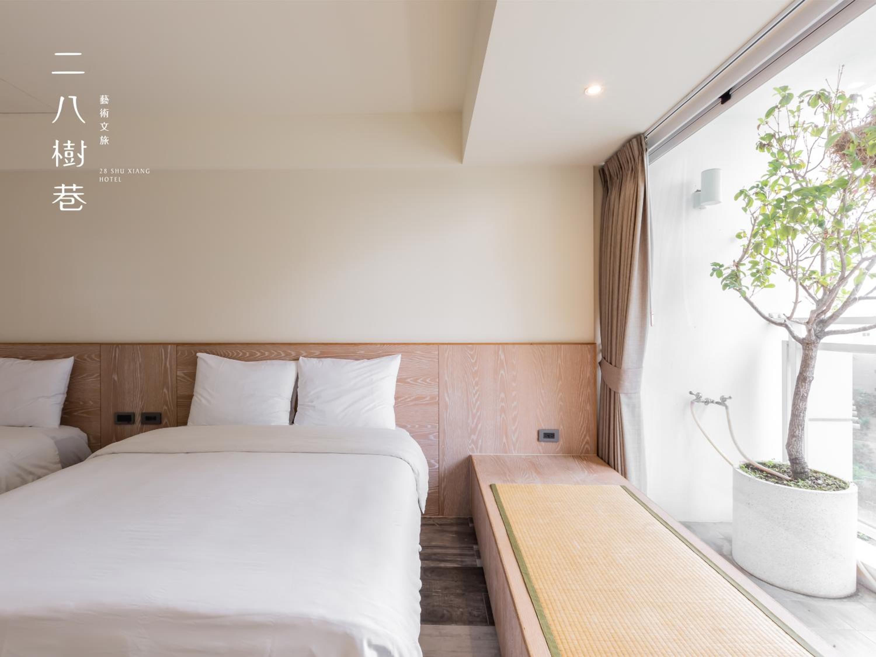 Quadruple Room with Bath - Photo 10