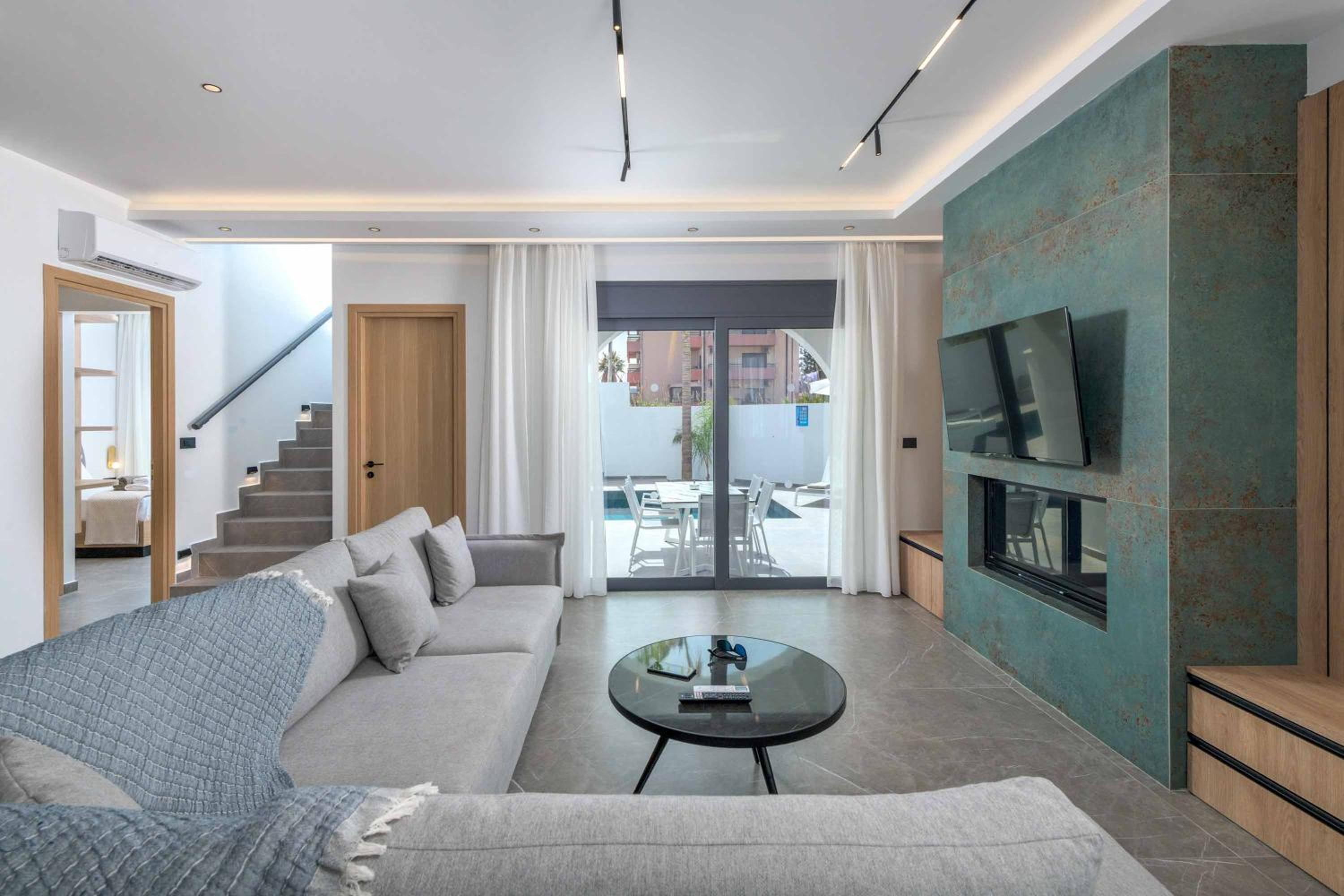 Villa photo 1