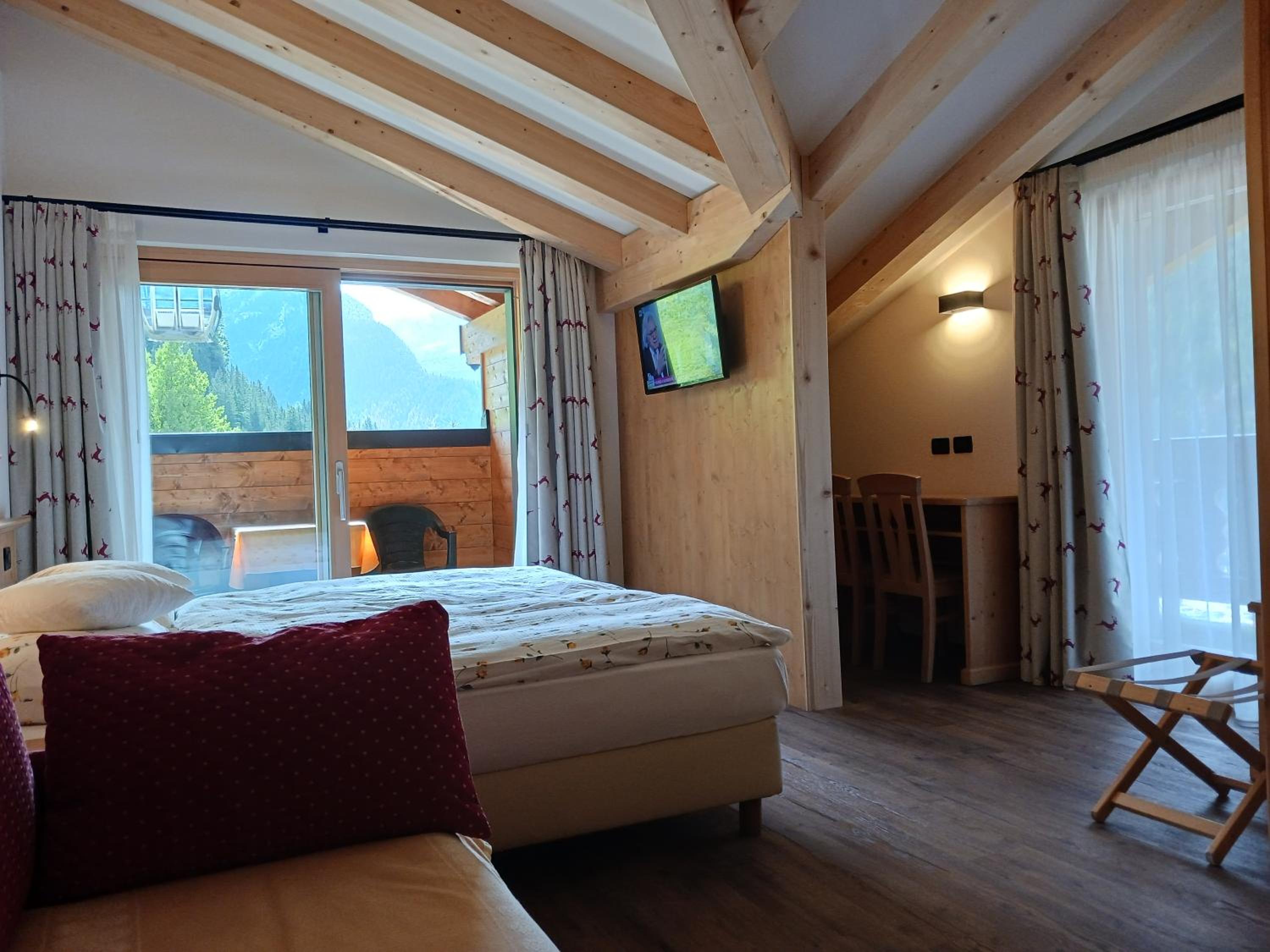 Superior Double or Twin Room with Mountain View