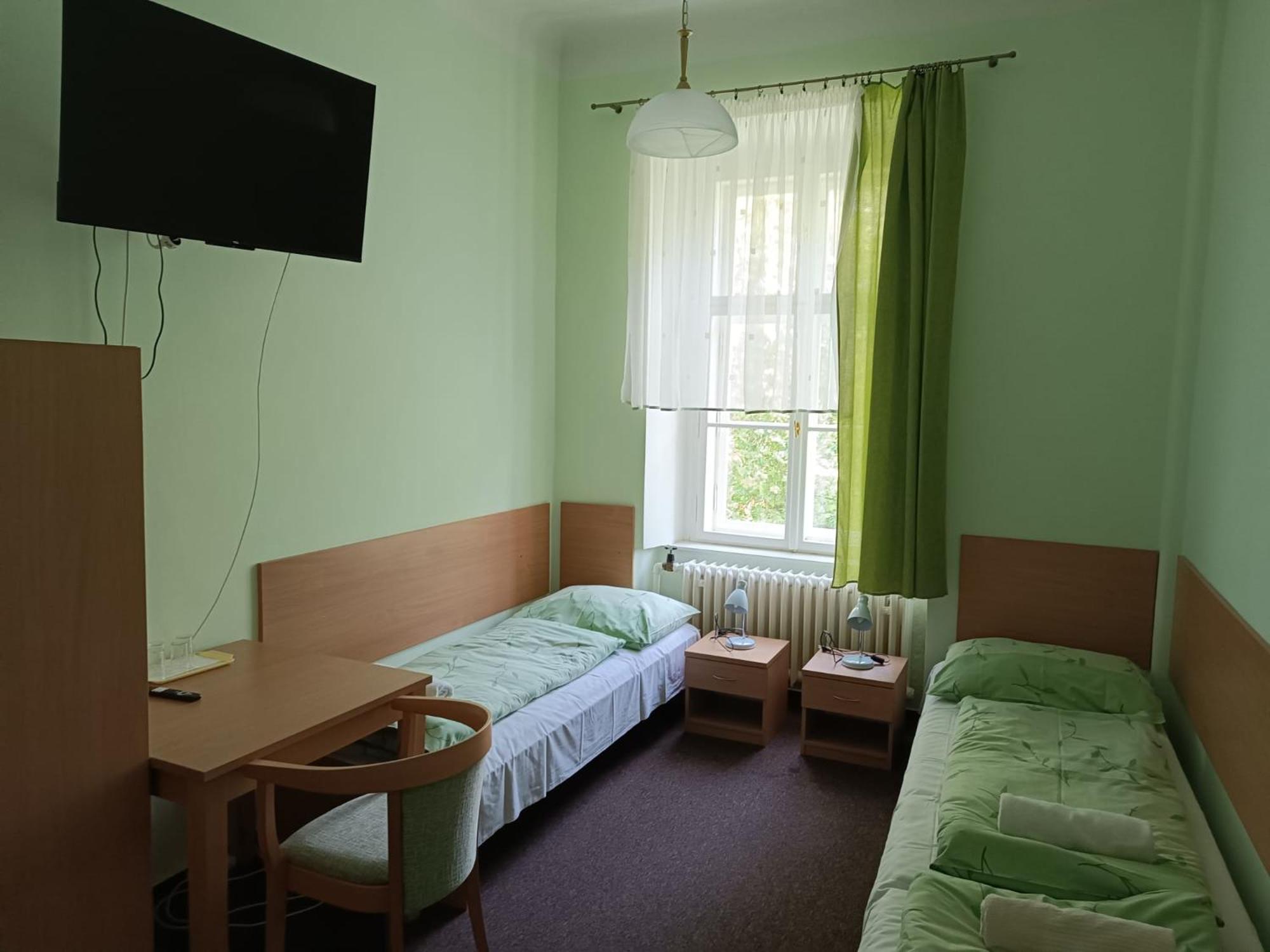 Quadruple Room with Private Bathroom photo 1