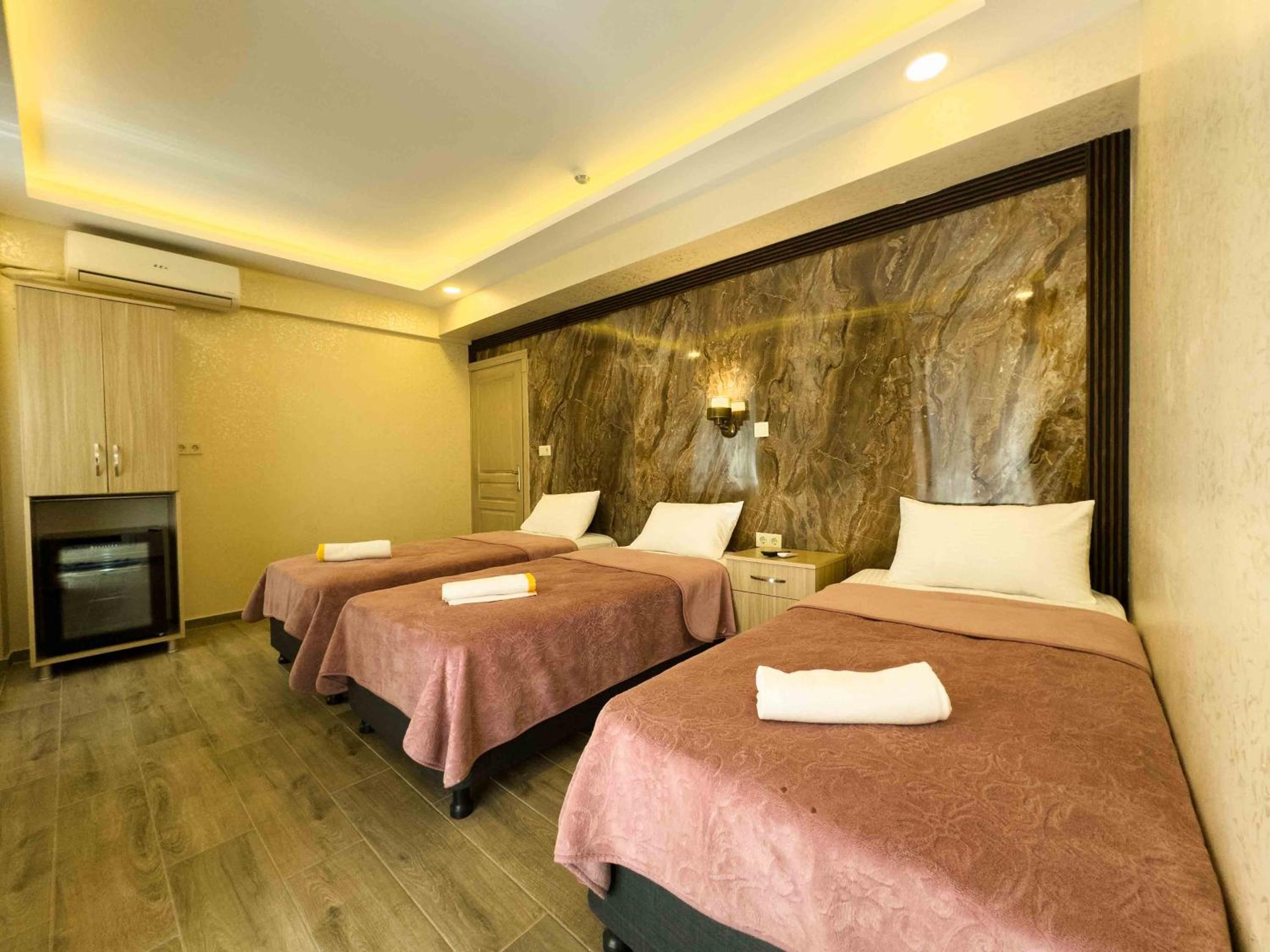 Deluxe Triple Room photo 2
