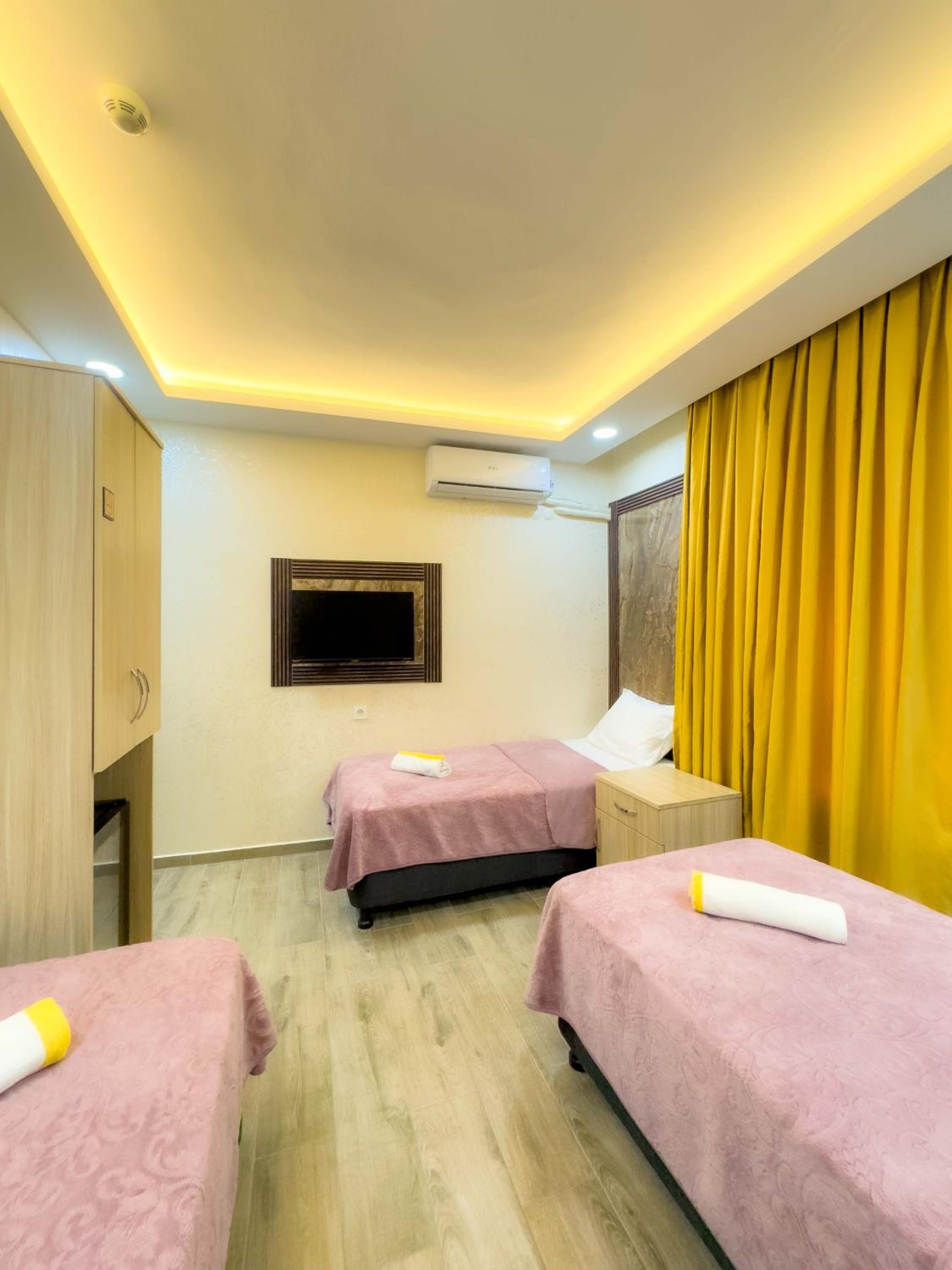 Economy Triple Room photo 1