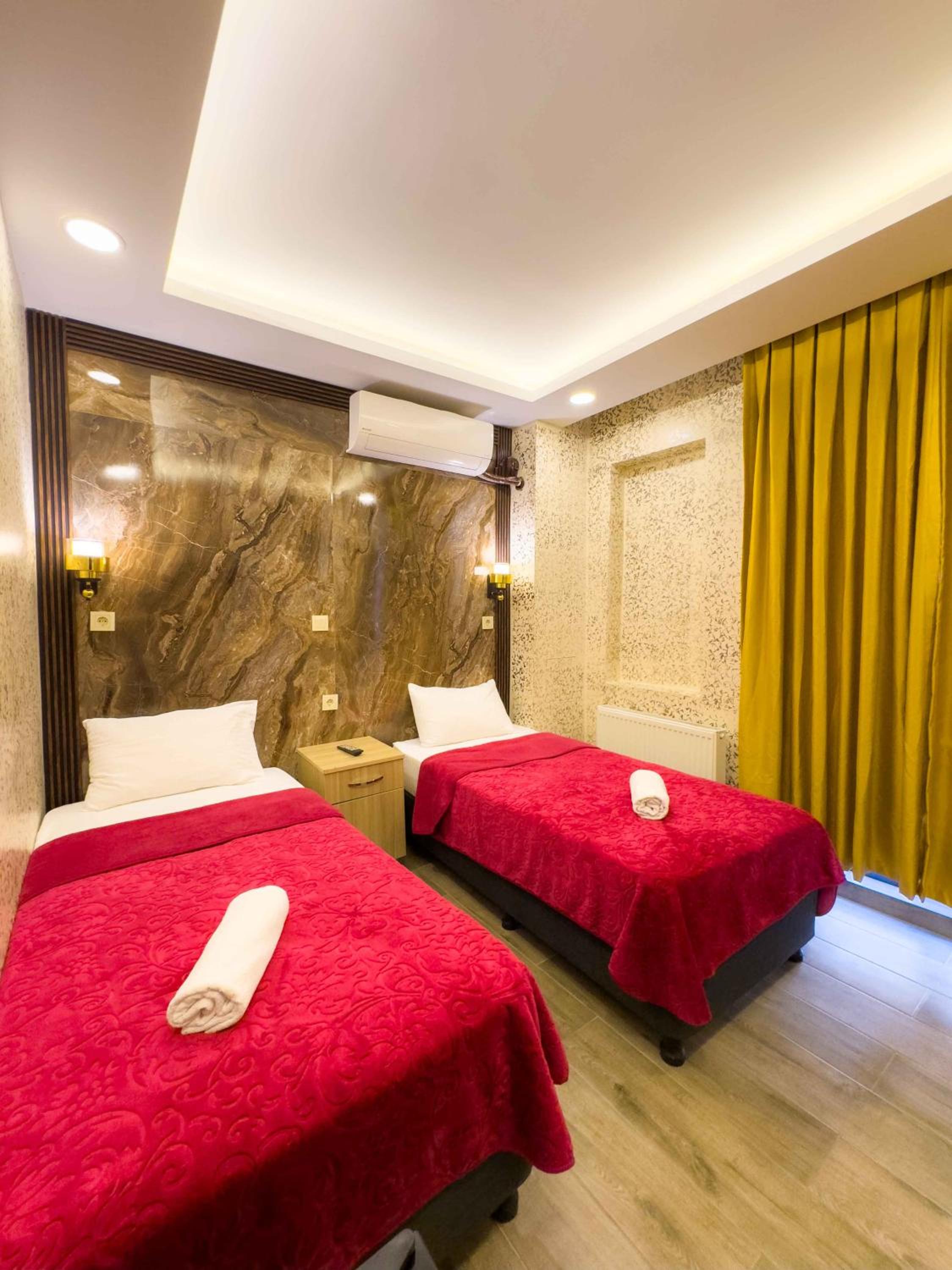 Deluxe Twin Room photo 3