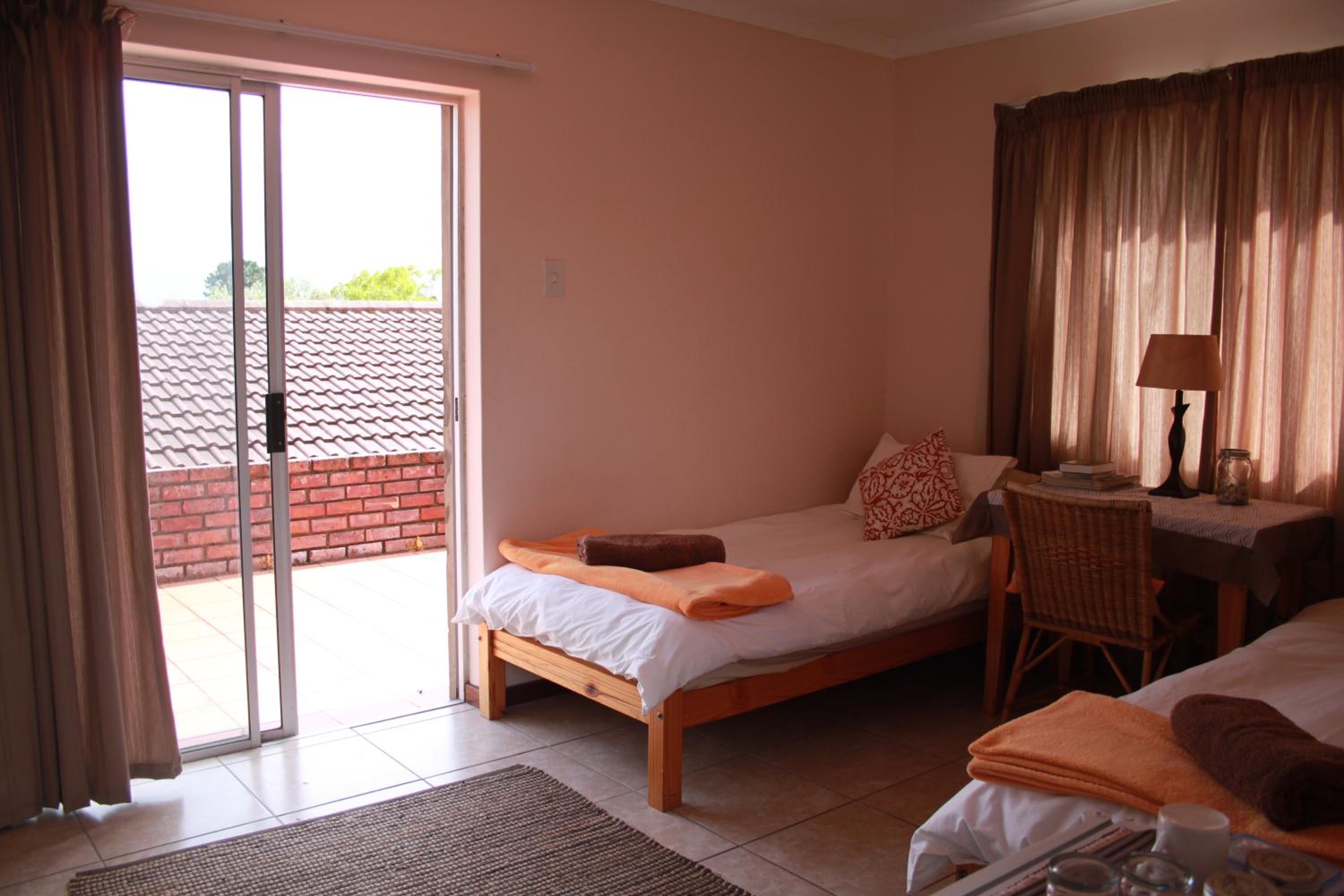 Standard Twin Room - Photo 5