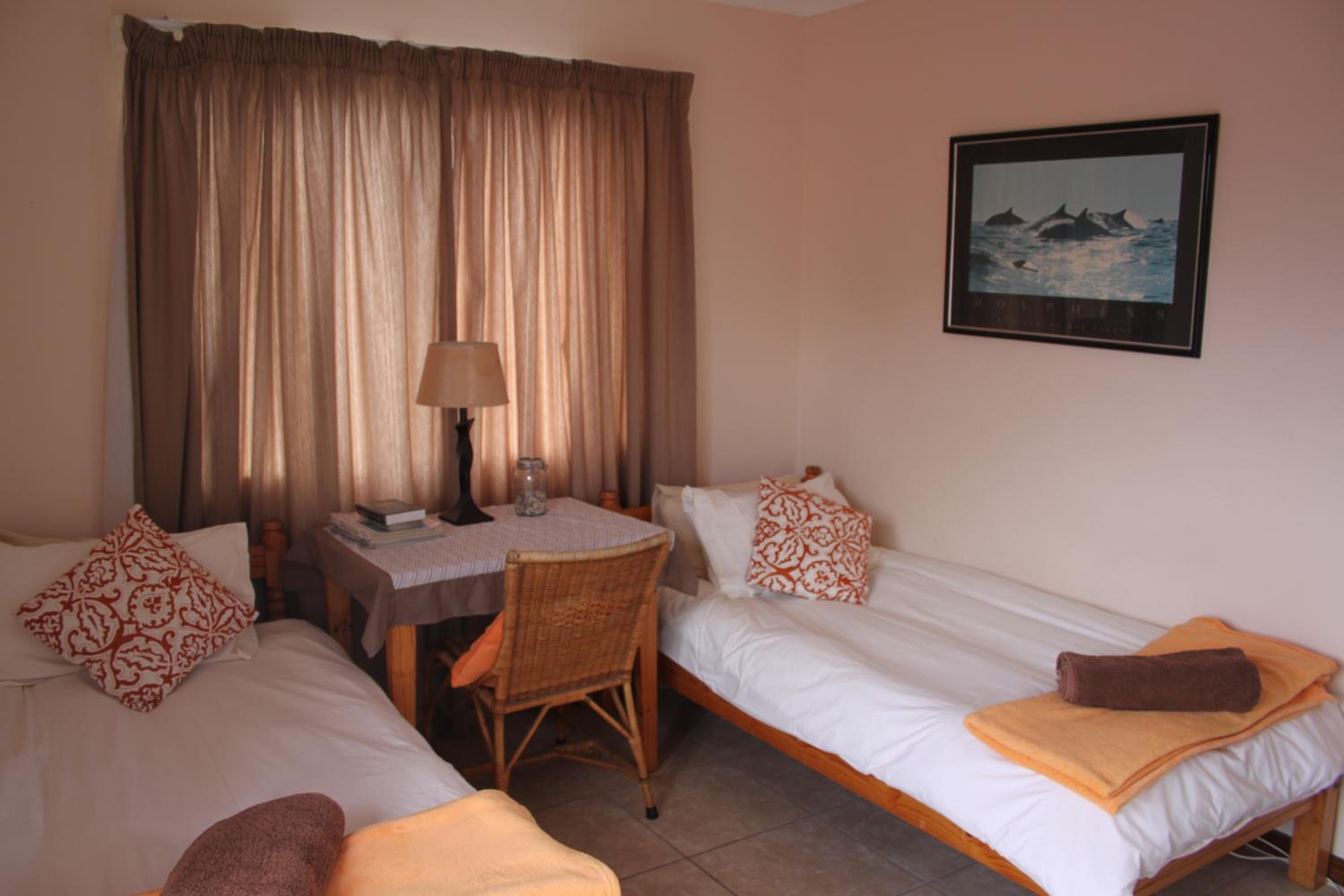 Standard Twin Room - Photo 4