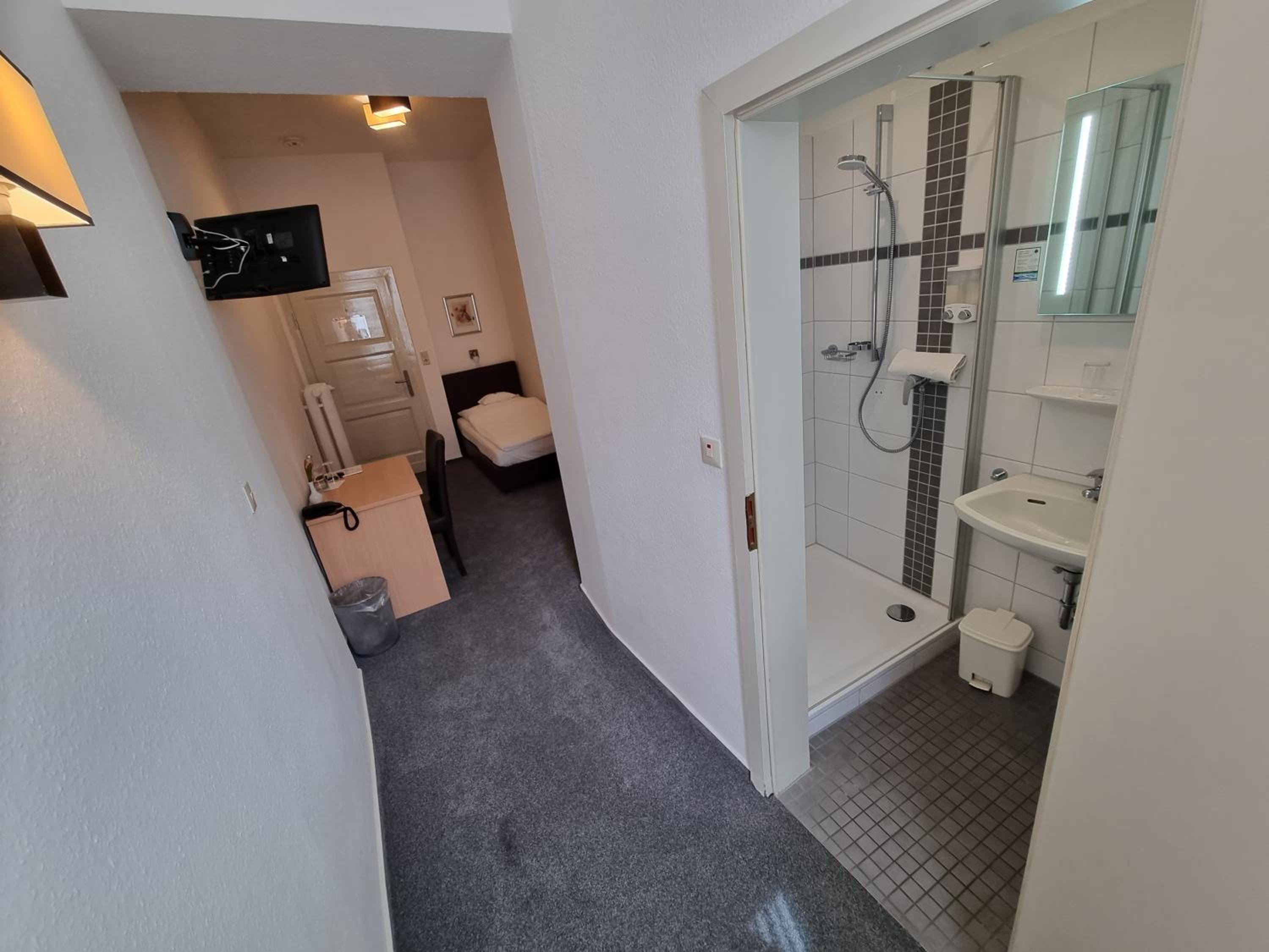Single Room photo 2