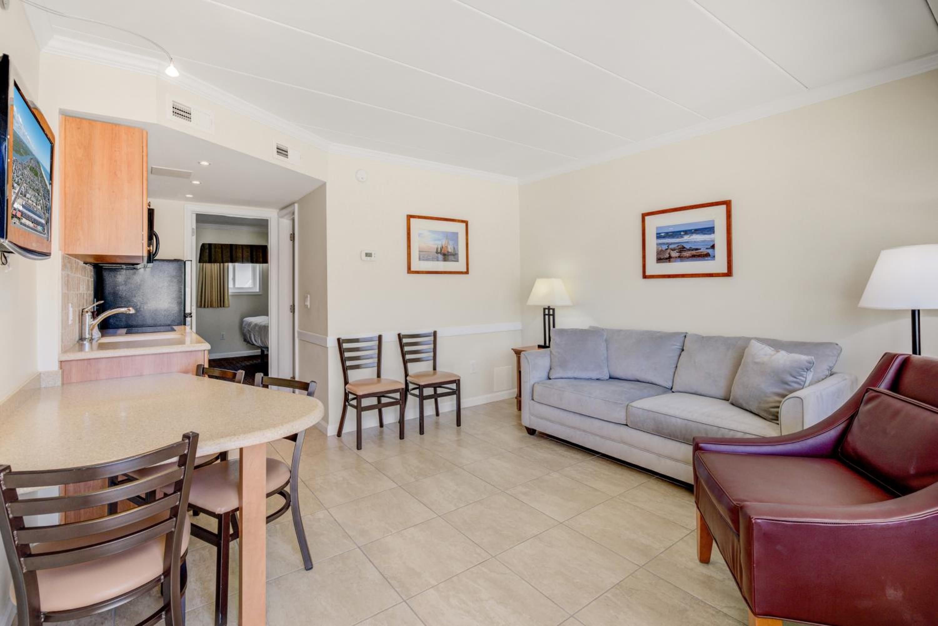 Deluxe King Suite