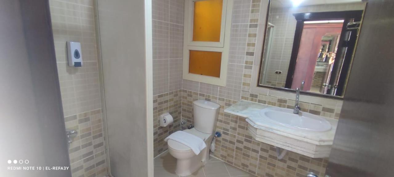 Double Room With Pool View photo 2