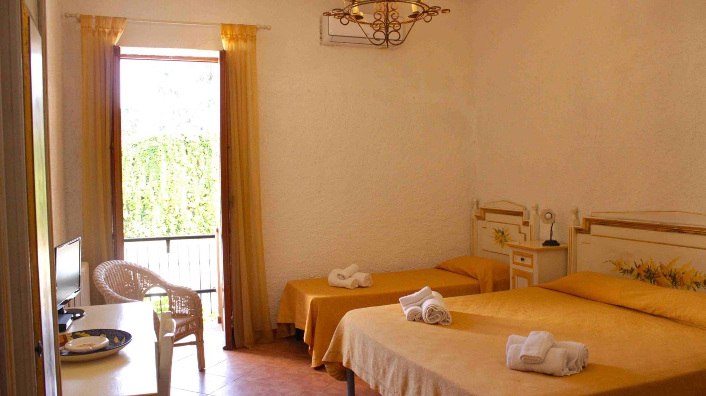 Standard Triple Room - Photo 1