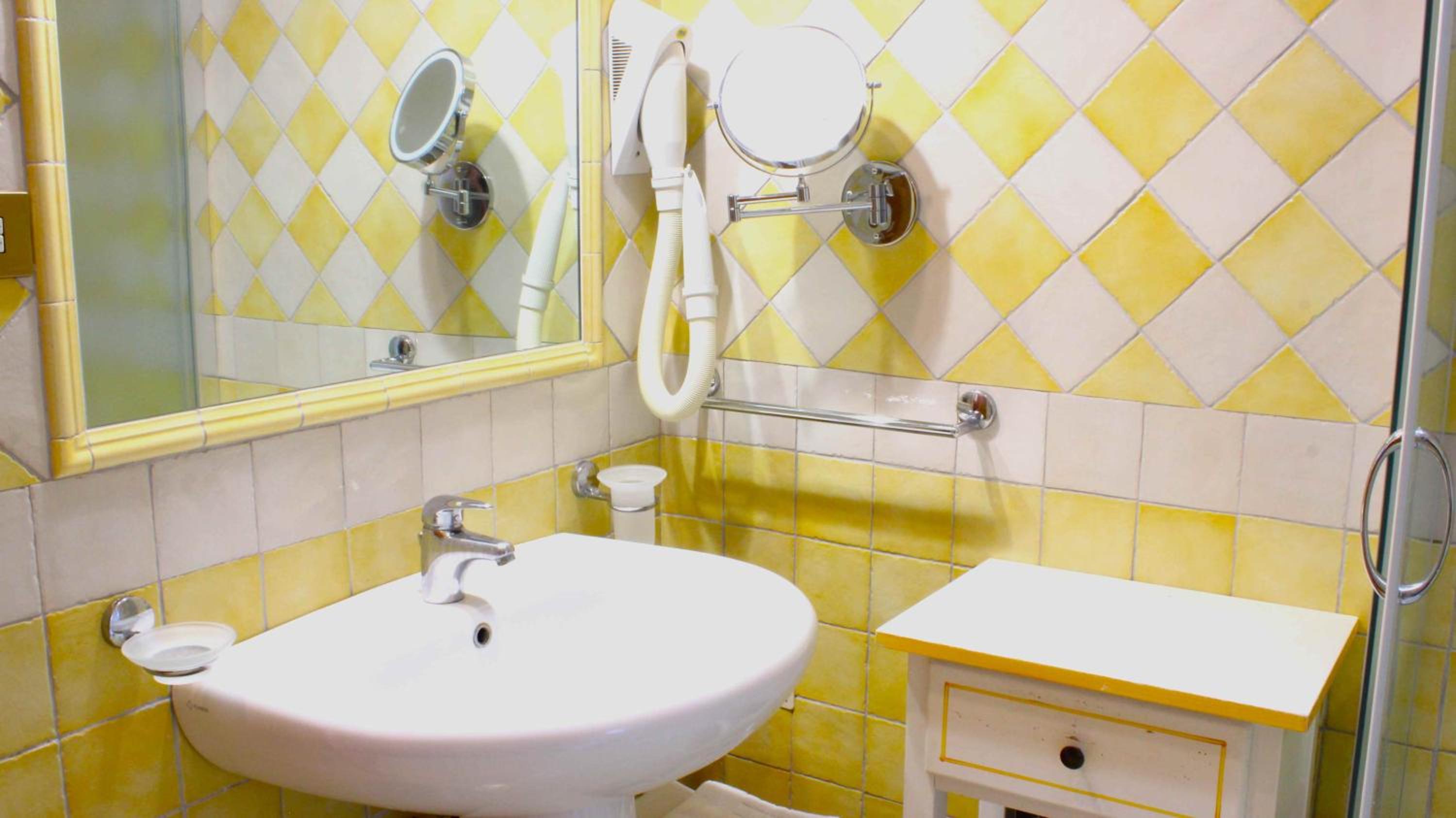 Standard Triple Room - Photo 5