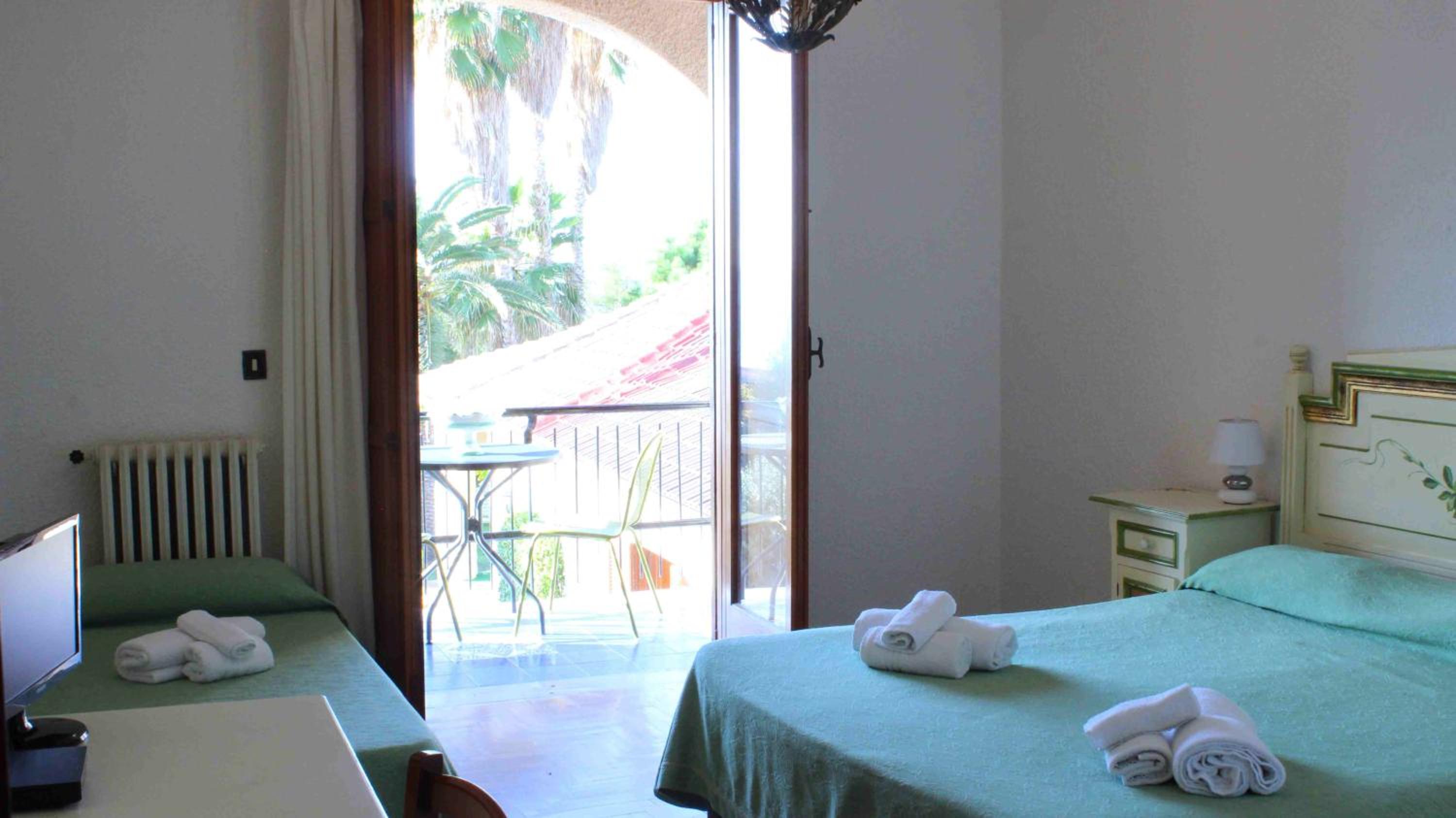 Double Room with Sea View - Photo 1
