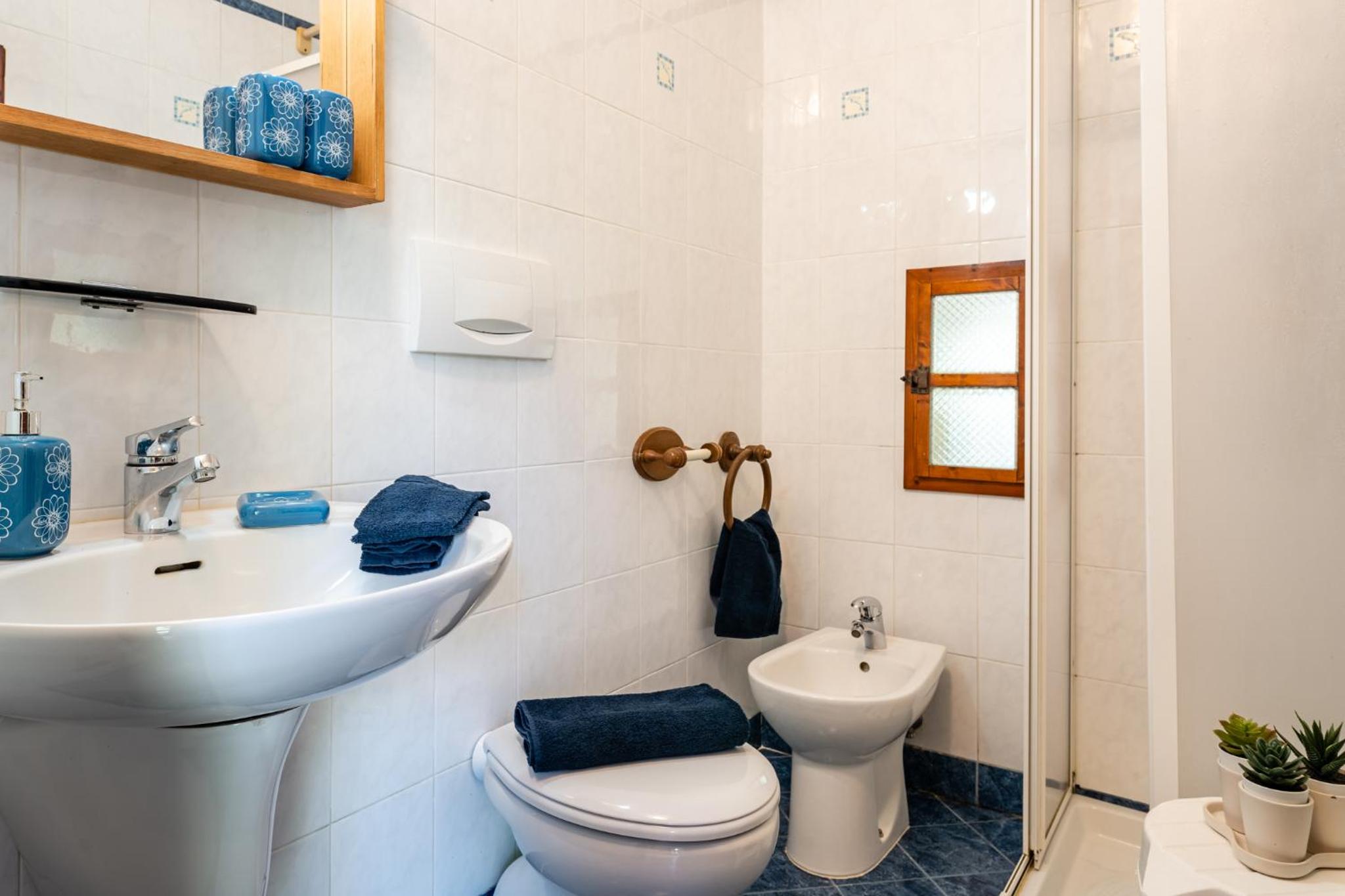 Two-Bedroom House - Photo 22