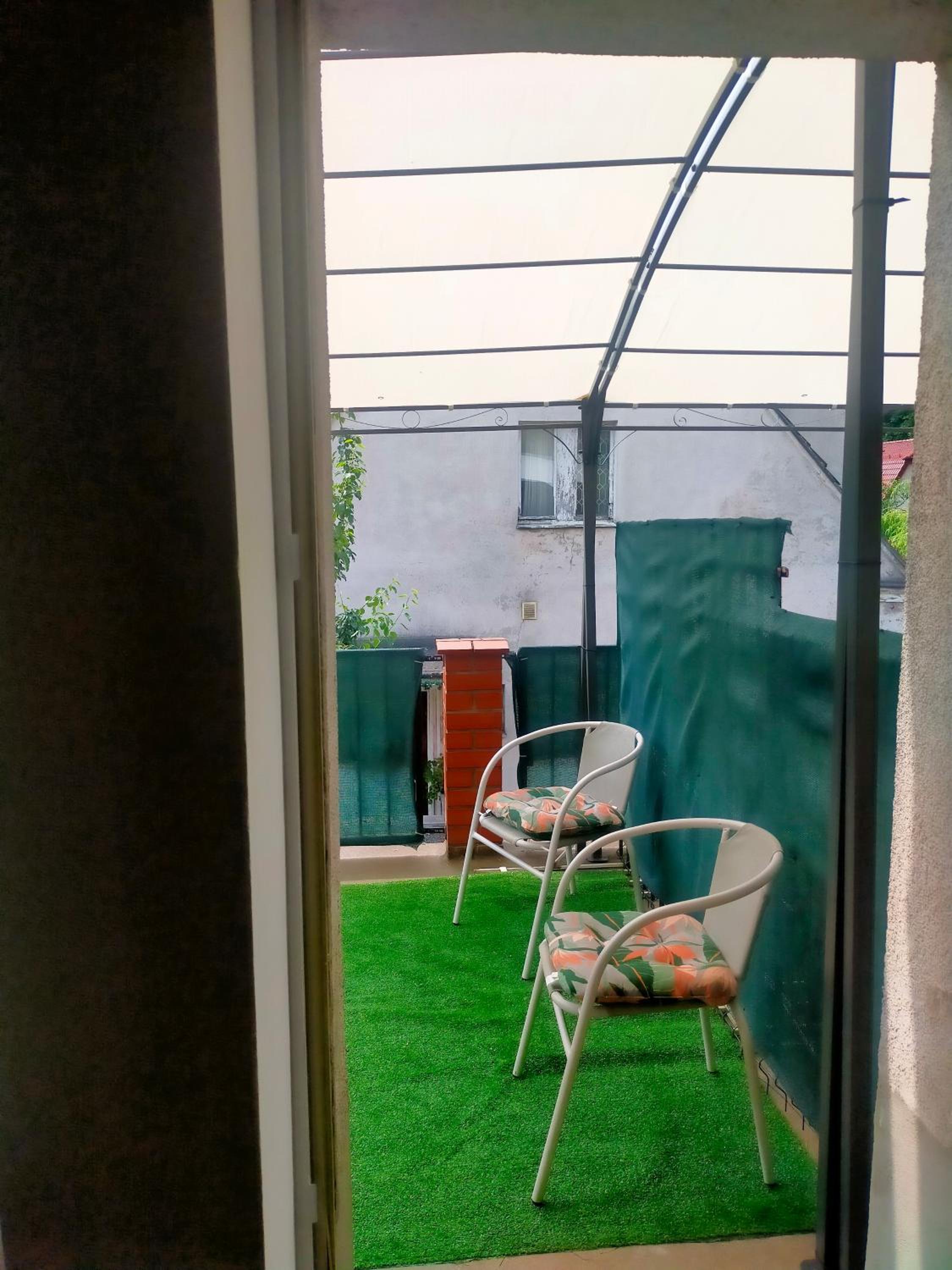 Family Room with Garden View - Photo 10