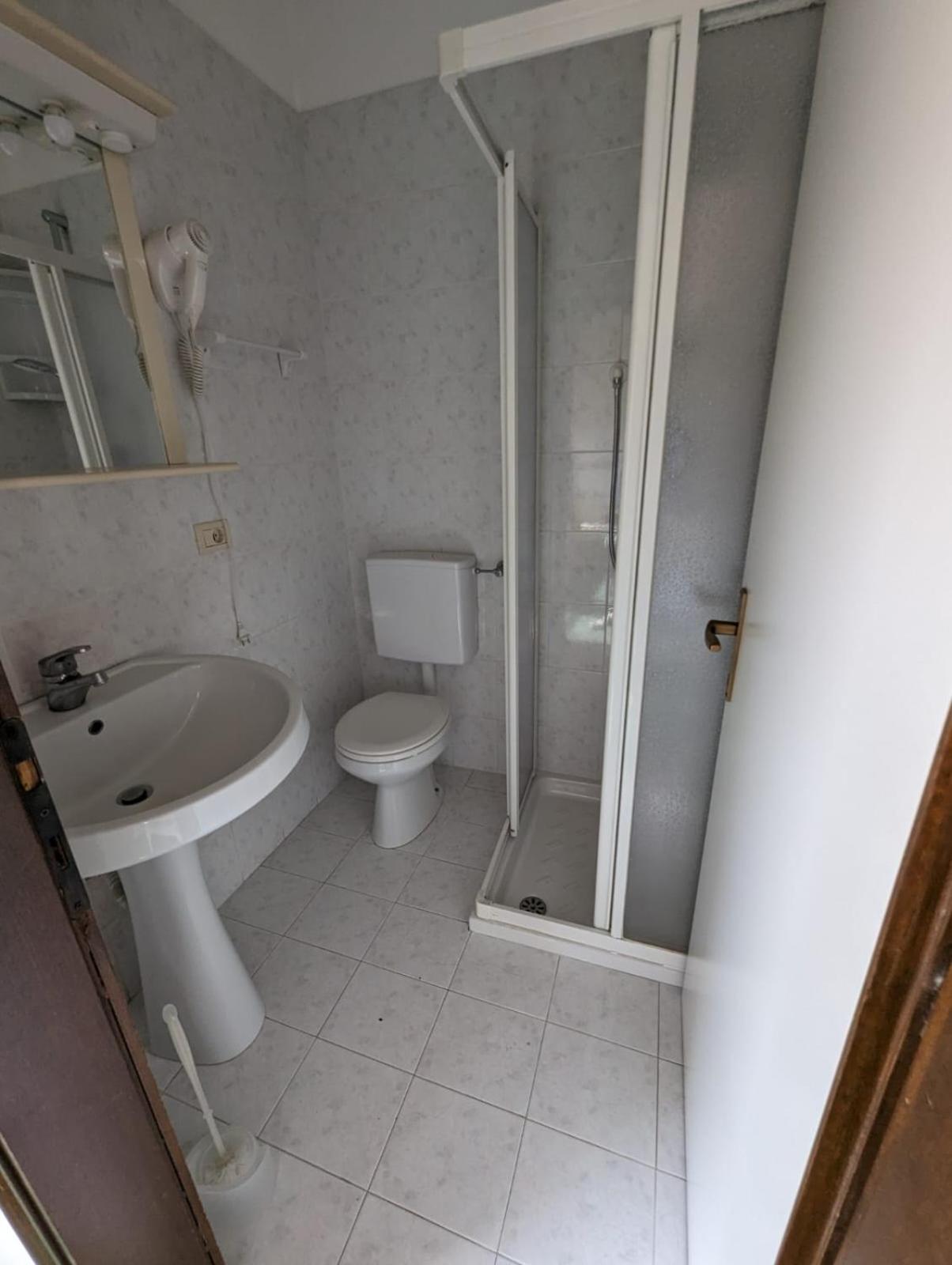 Standard Double Room - Photo 7