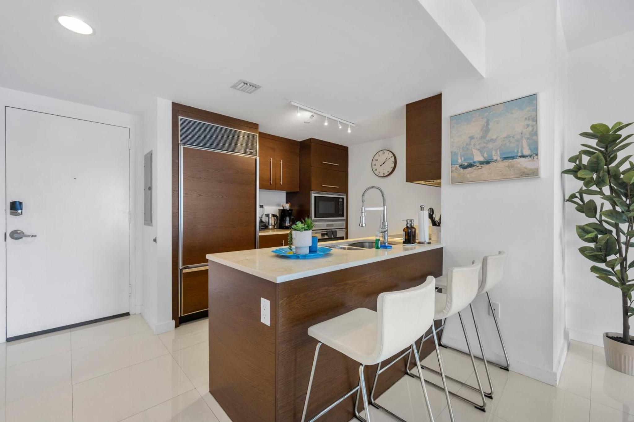 Apartment photo 2