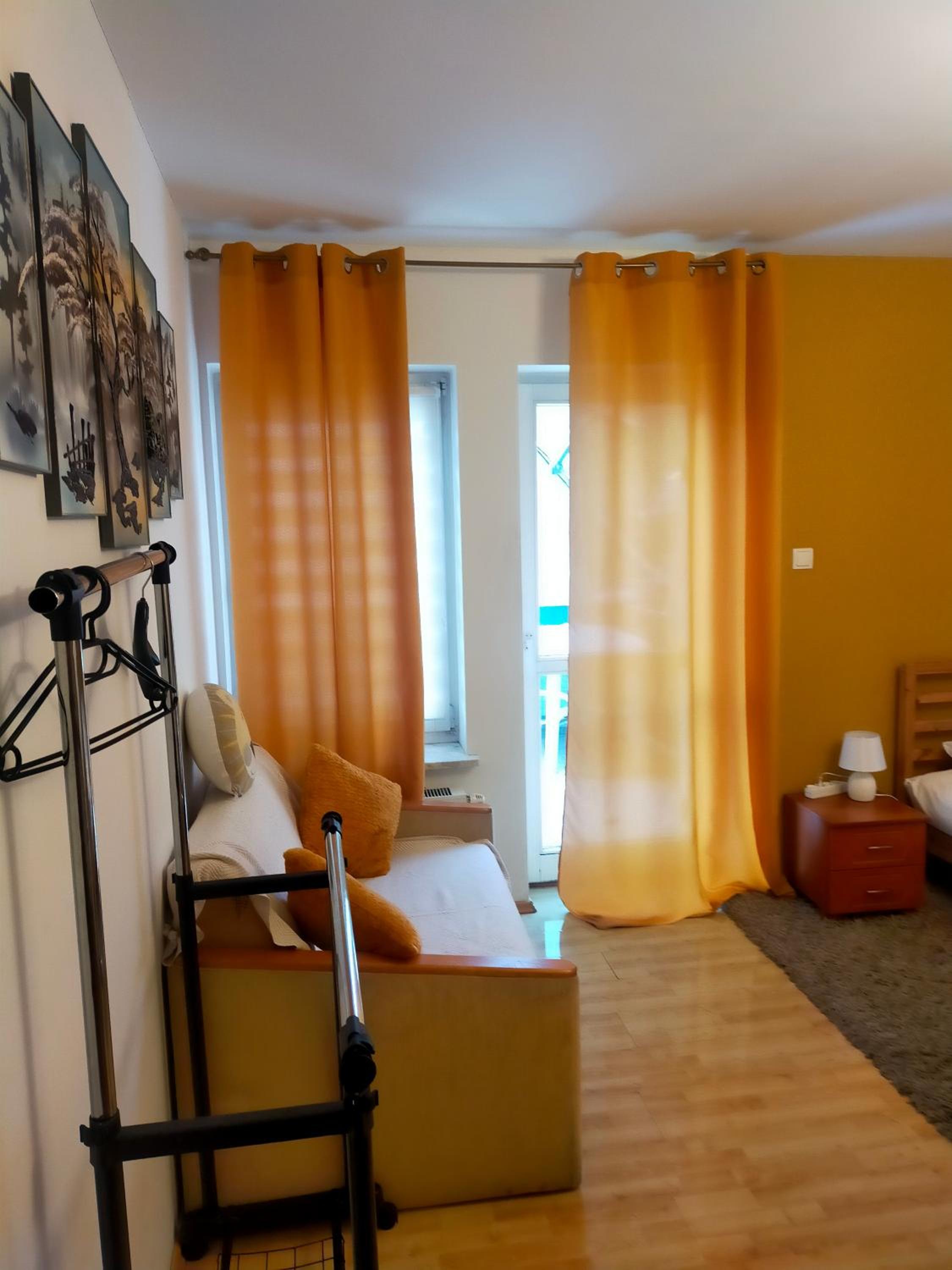 Family Room with Garden View - Photo 3