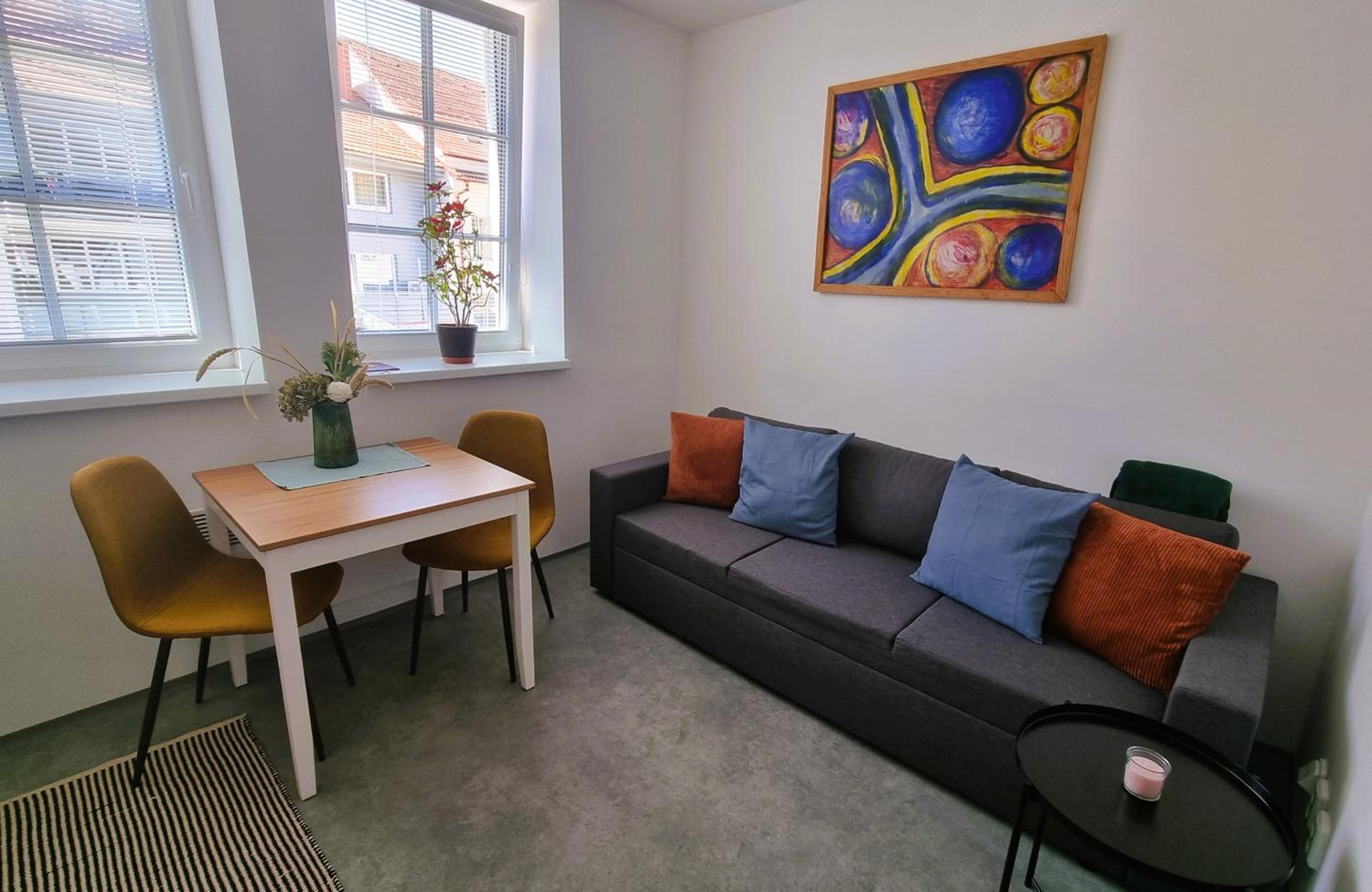 One-Bedroom Apartment photo 1